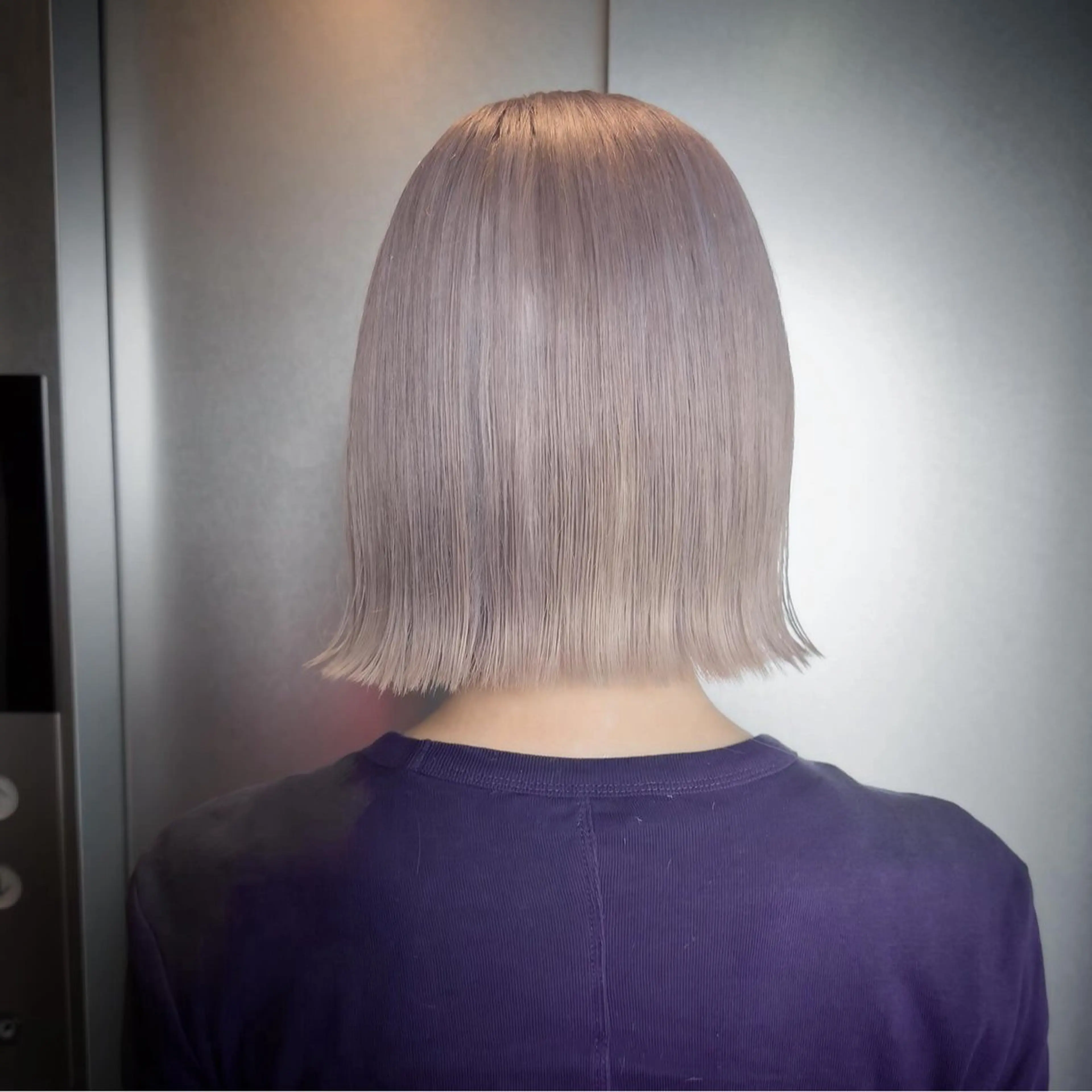 ミディアム カラー ベージュカラー ハイトーンカラー シルバー シルバーベージュ カット ヘアカラー トリートメント 透明感/血色カラー/ 似合せレイヤー/ゆいのヘアスタイル