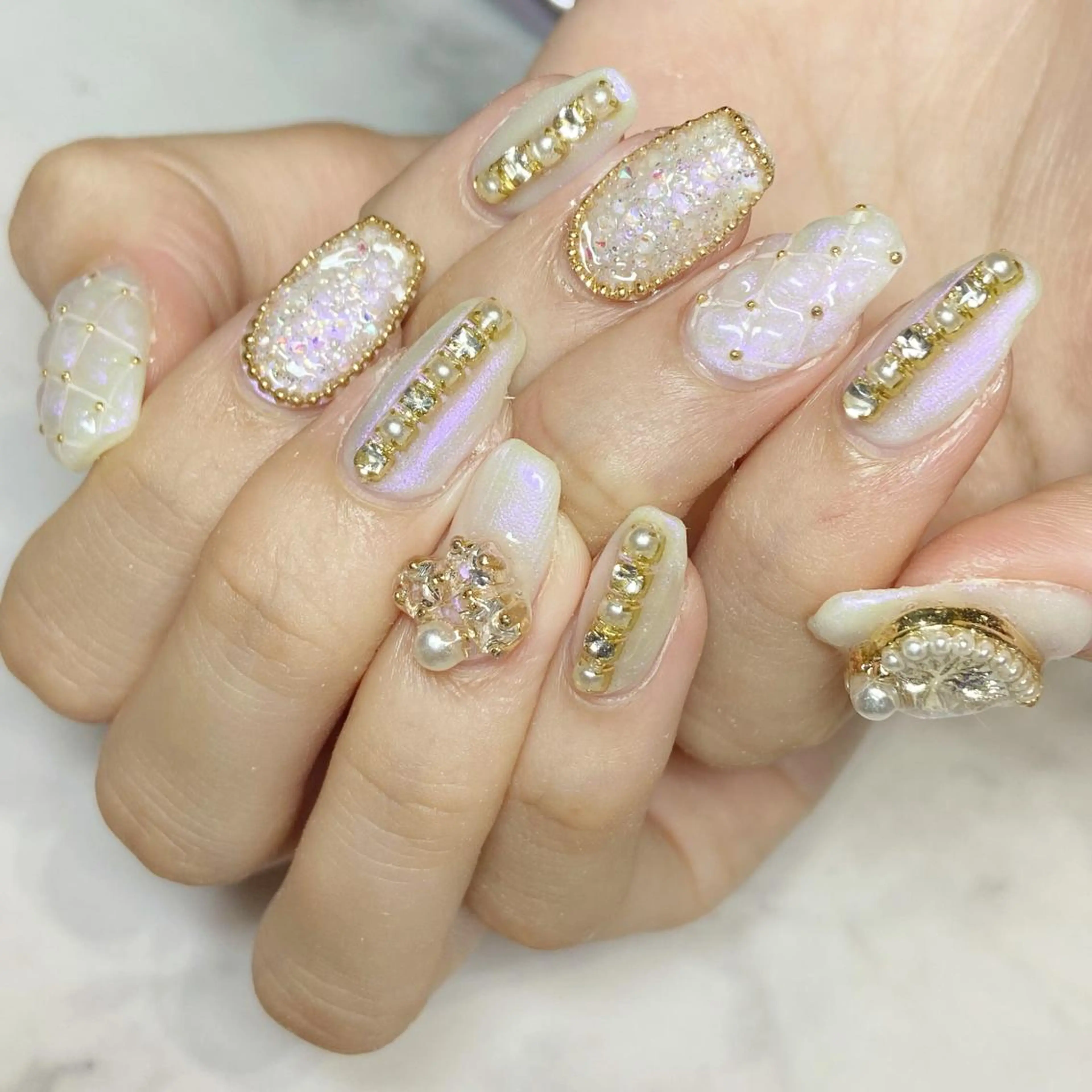 ネイル ジェルネイル 持ち込み パープル ホワイト ハンドネイル YUN 💅のネイルデザイン