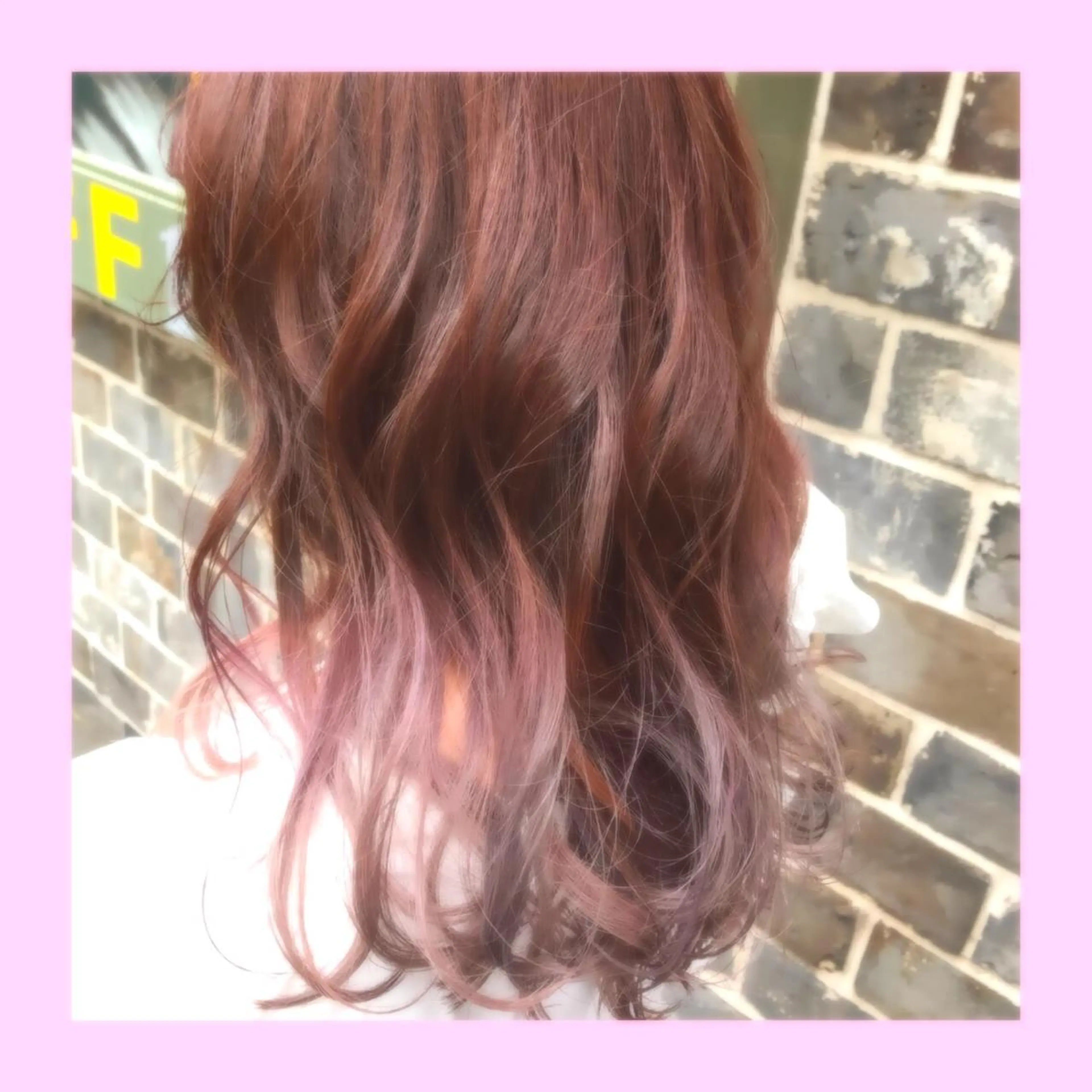 ロング カラー ピンクカラー SHIN/レイヤー カット×クロスパーマのヘアスタイル