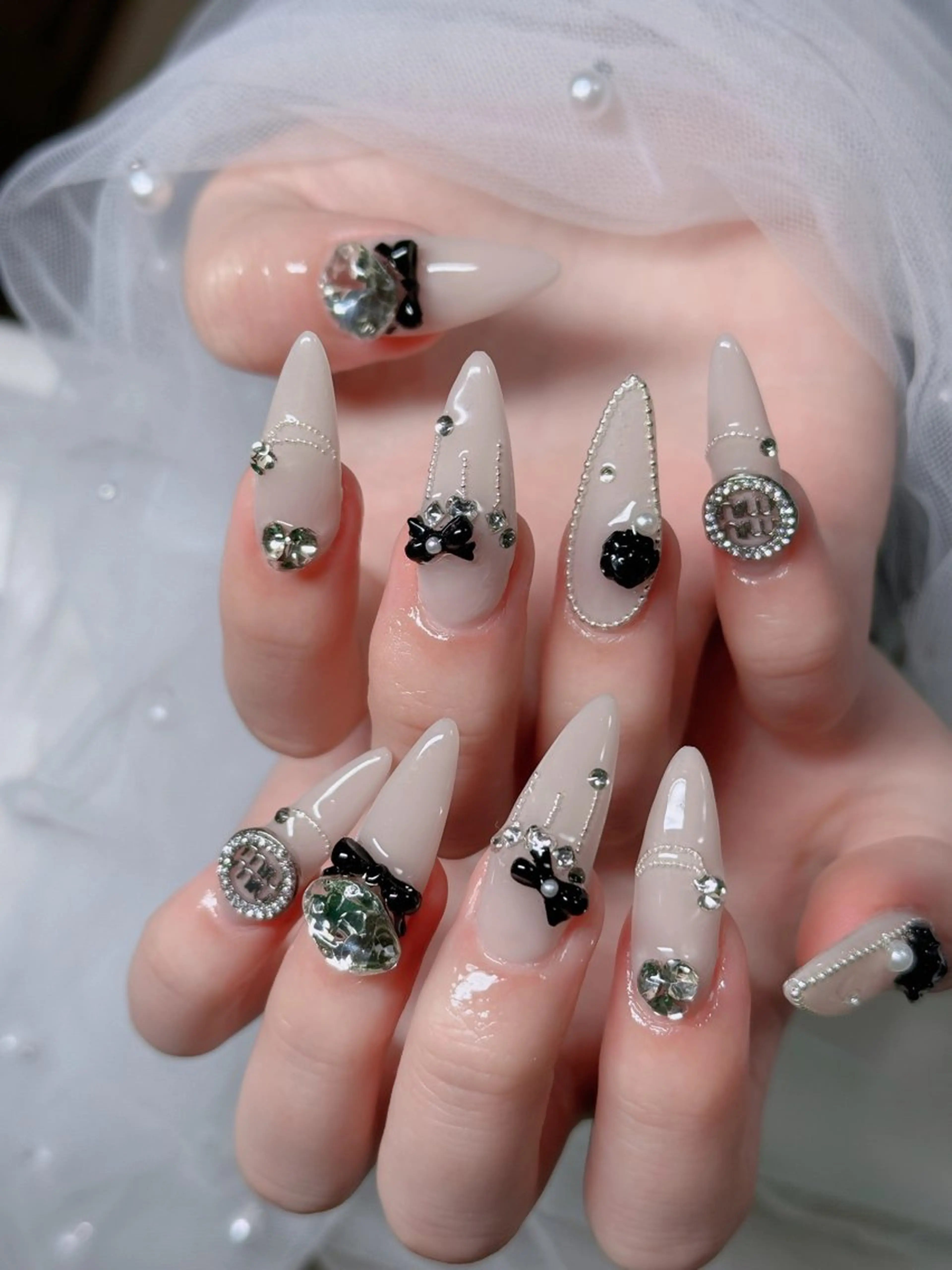 ネイル オーロラネイル フレンチネイル ジェルネイル ハロウィン キラキラネイル H.baby Nail Salonのネイルデザイン