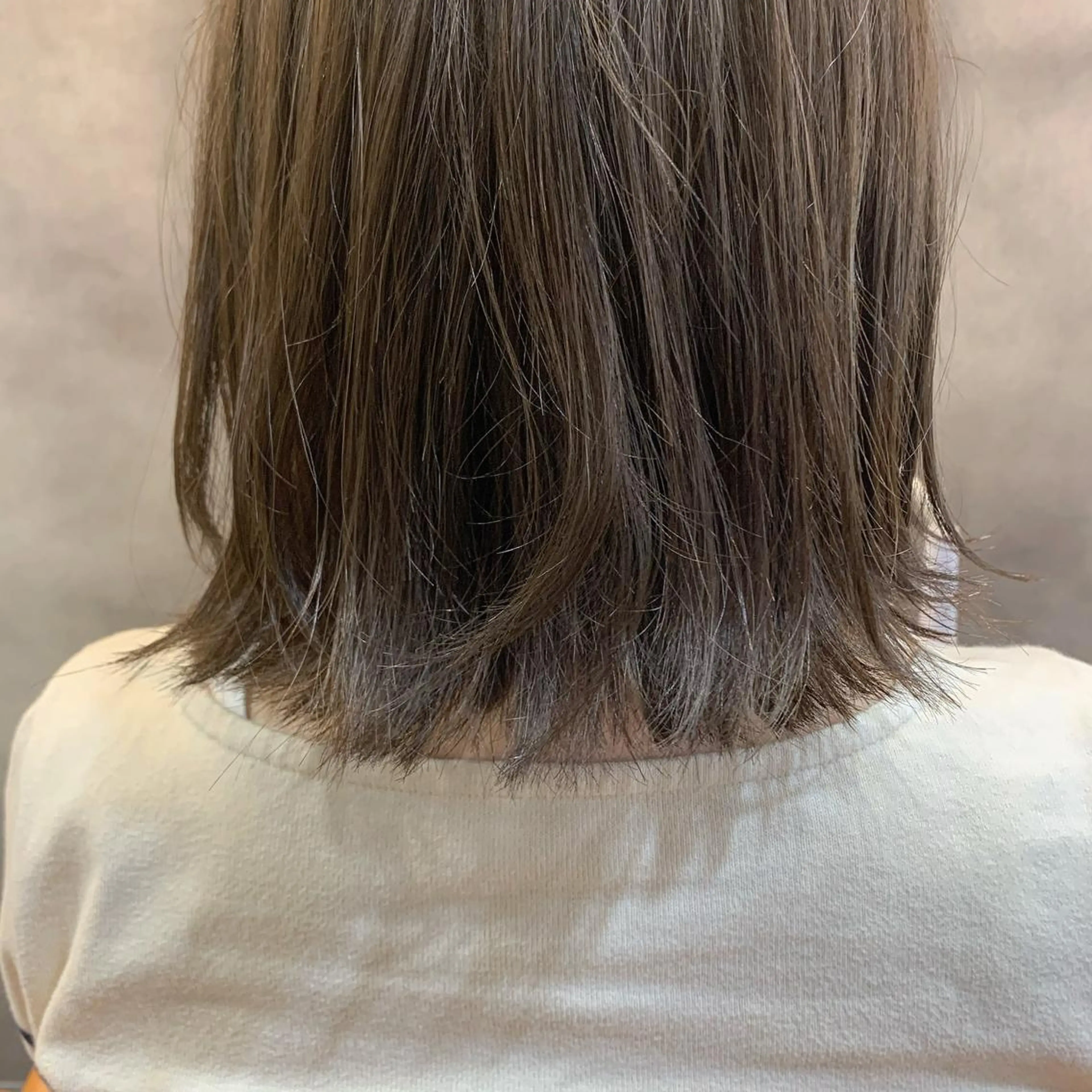 ミディアム CHIC 岩下真衣のヘアスタイル