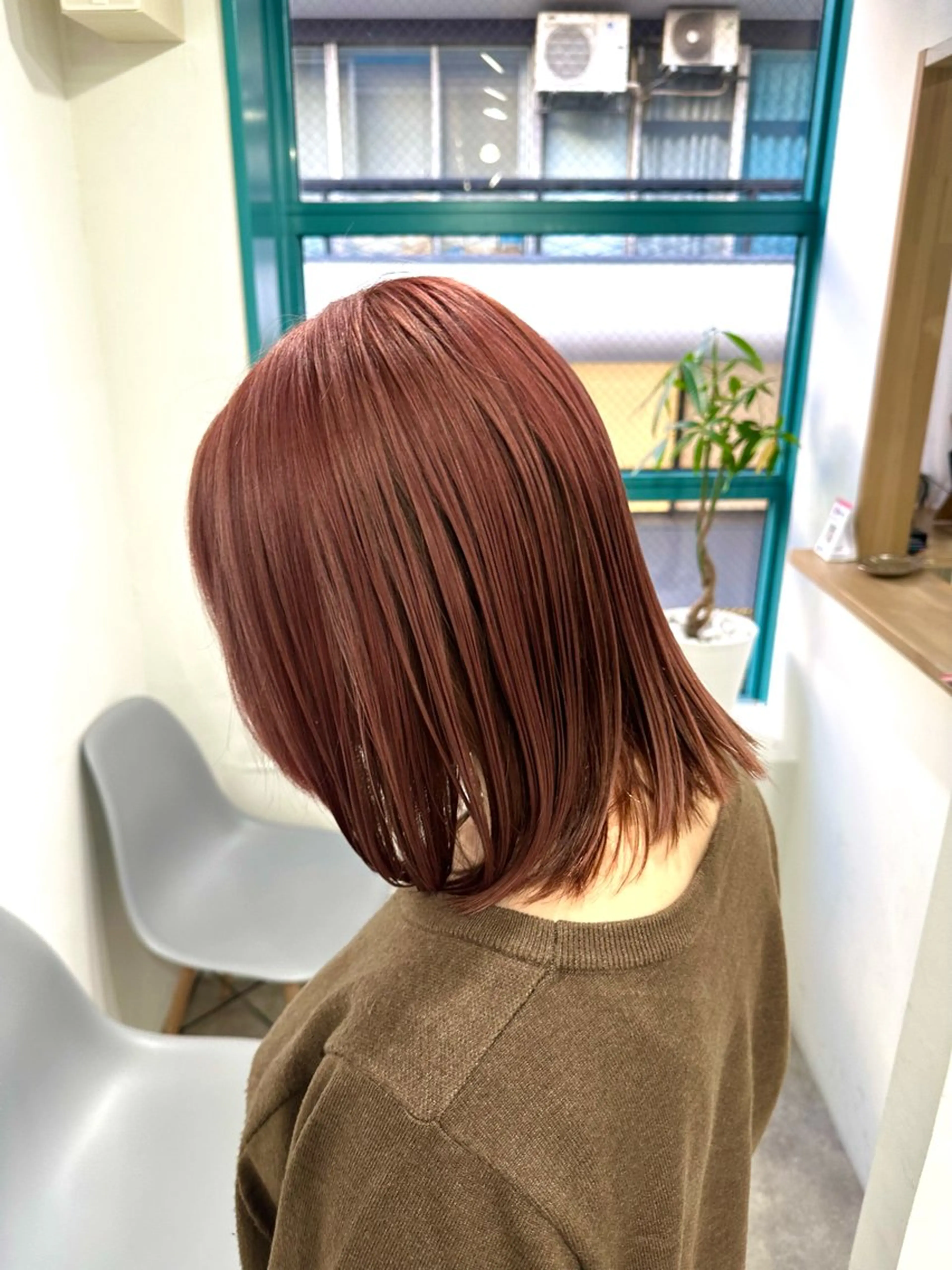 ミディアム カラー ヘアアレンジ ブリーチ ブラウンカラー ピンクカラー ピンクブラウン カット ヘアカラー SALOWIN京都河原町Suite店所属・外国人風レイヤー/ ハイトーンSHUのヘアスタイル