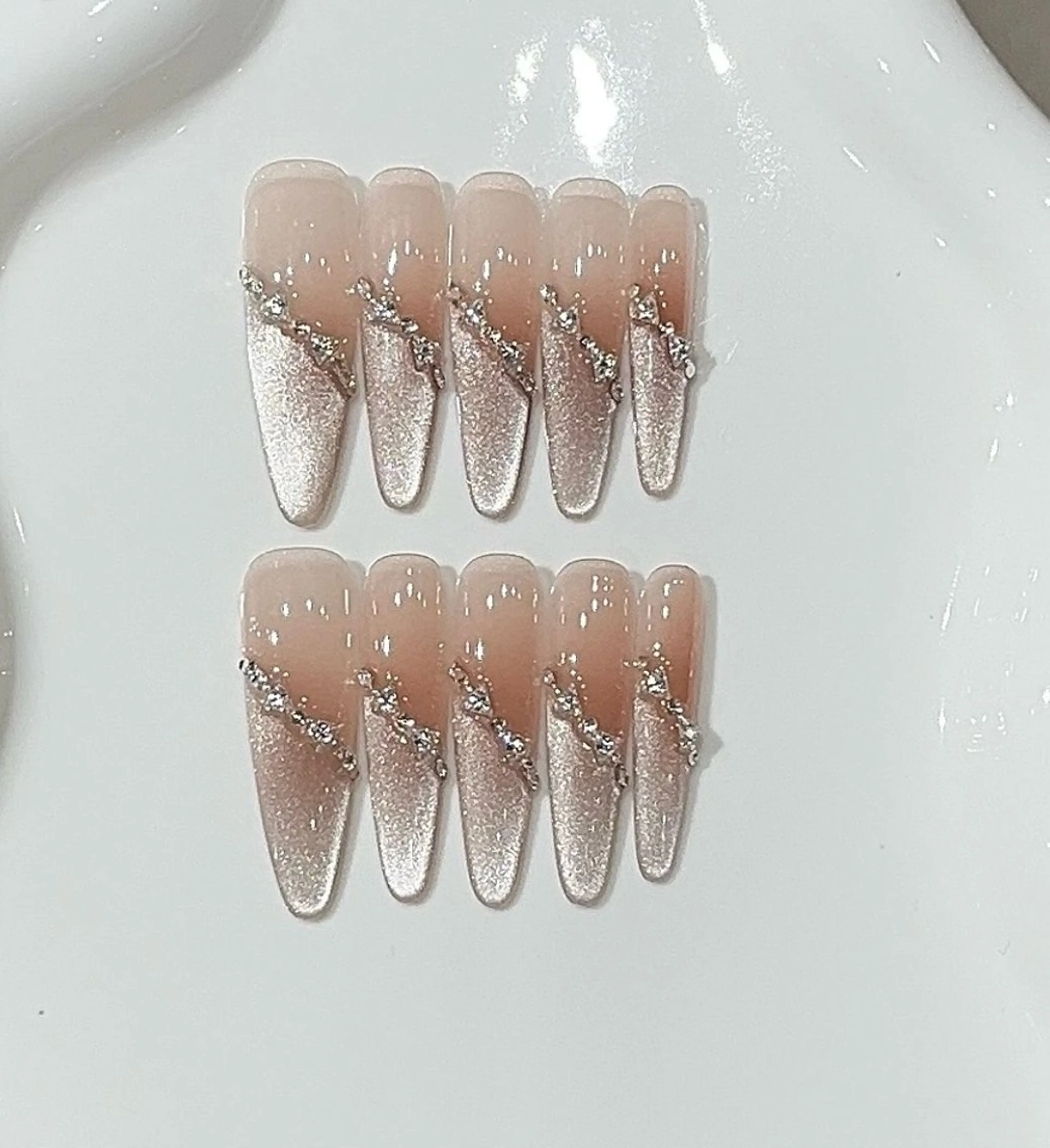 🎀🉐チッブ長さ出し+パーツ２個🎀🉐マグネットネイルの写真