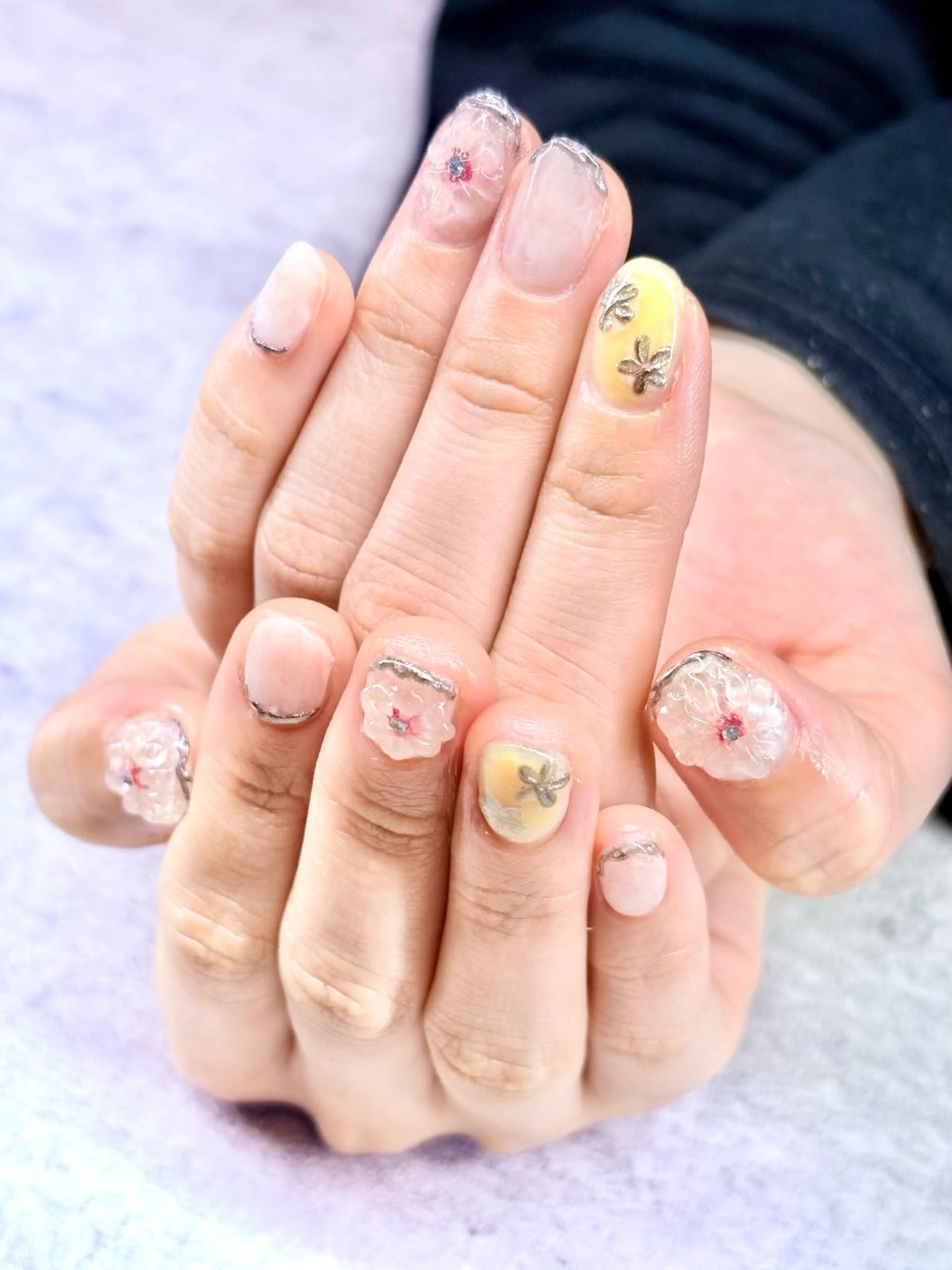 ネイル フラワーネイル ぷっくりネイル 春ネイル ハンドネイル Roger 舞のネイルデザイン