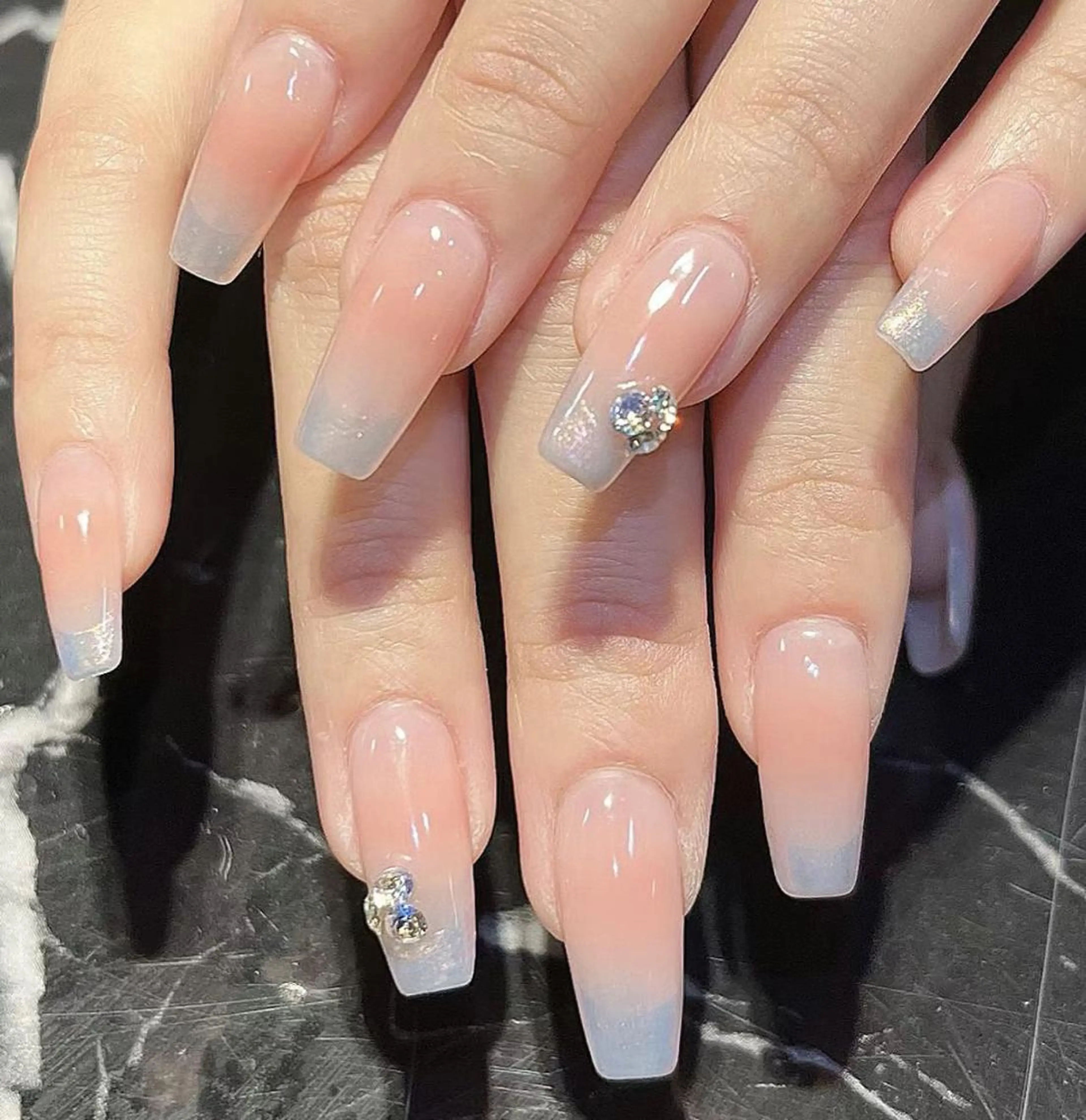 ネイル アートネイル 長さ出し ネイルチップ Queens テイのネイルデザイン