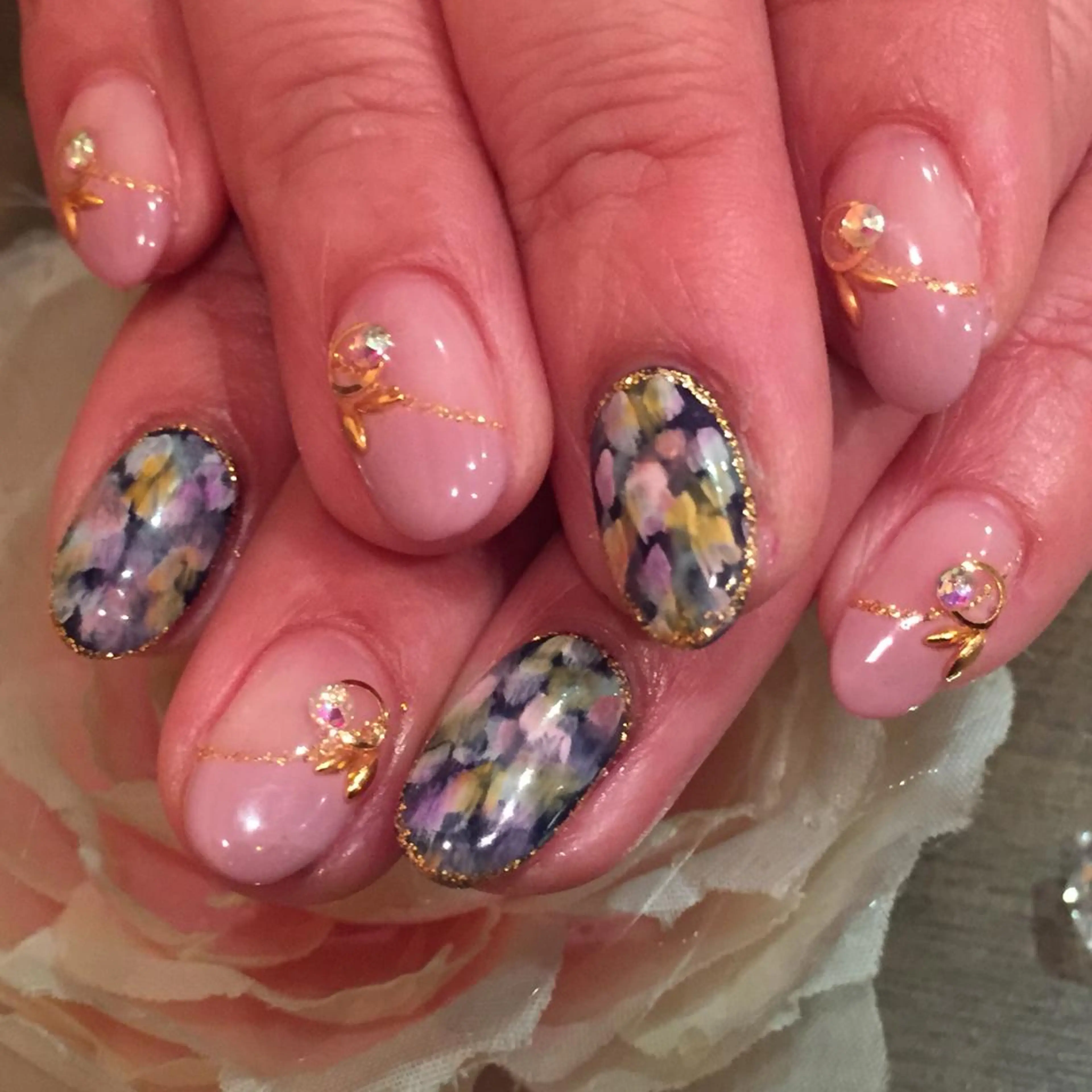 ネイル ニュアンスネイル Nest 三田のマツエク・マツパデザイン