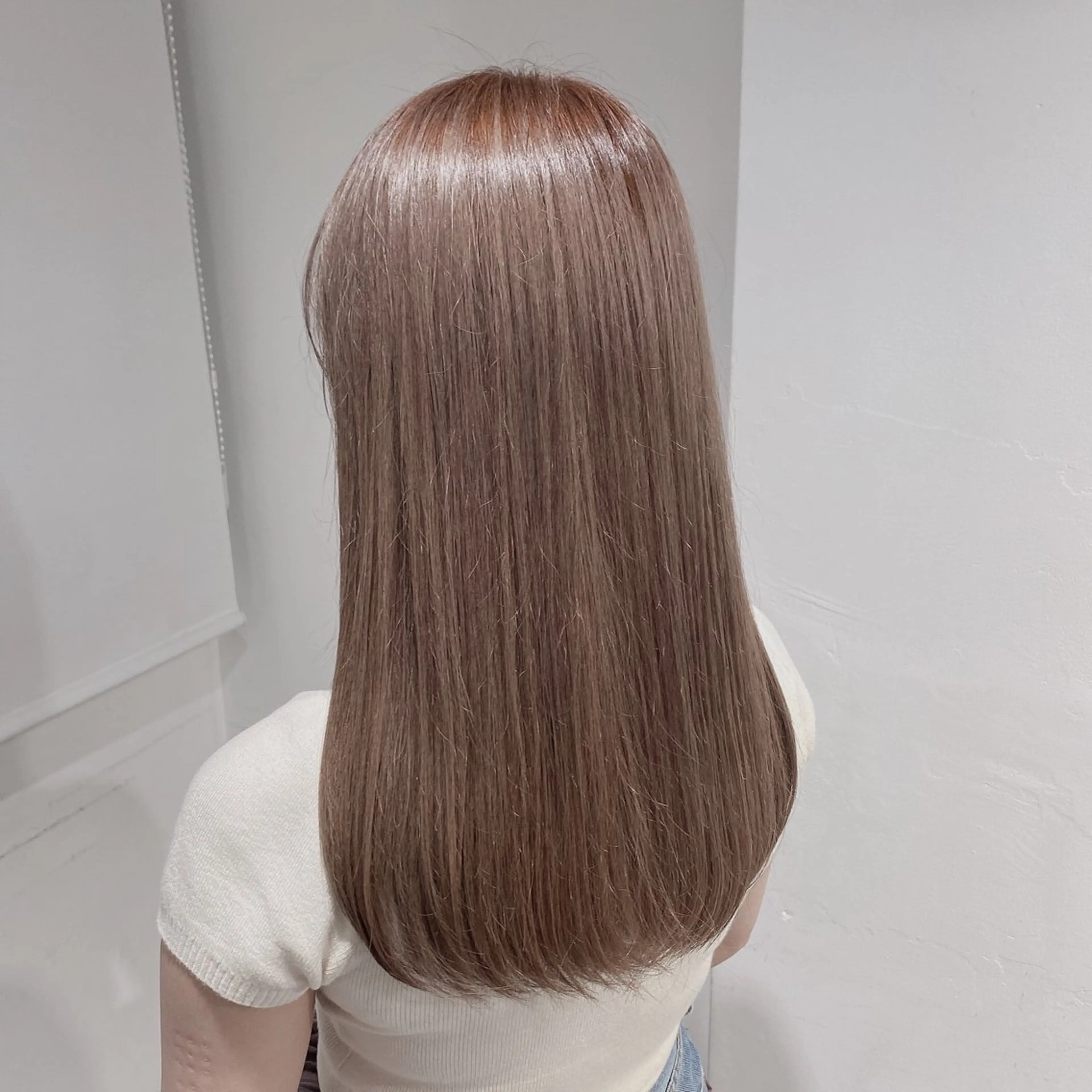 ロング カラー ヘアカラー トリートメント ヘッドスパ ヘアセット 韓国レイヤー🕊️ 柔らかベージュ🧸のヘアスタイル