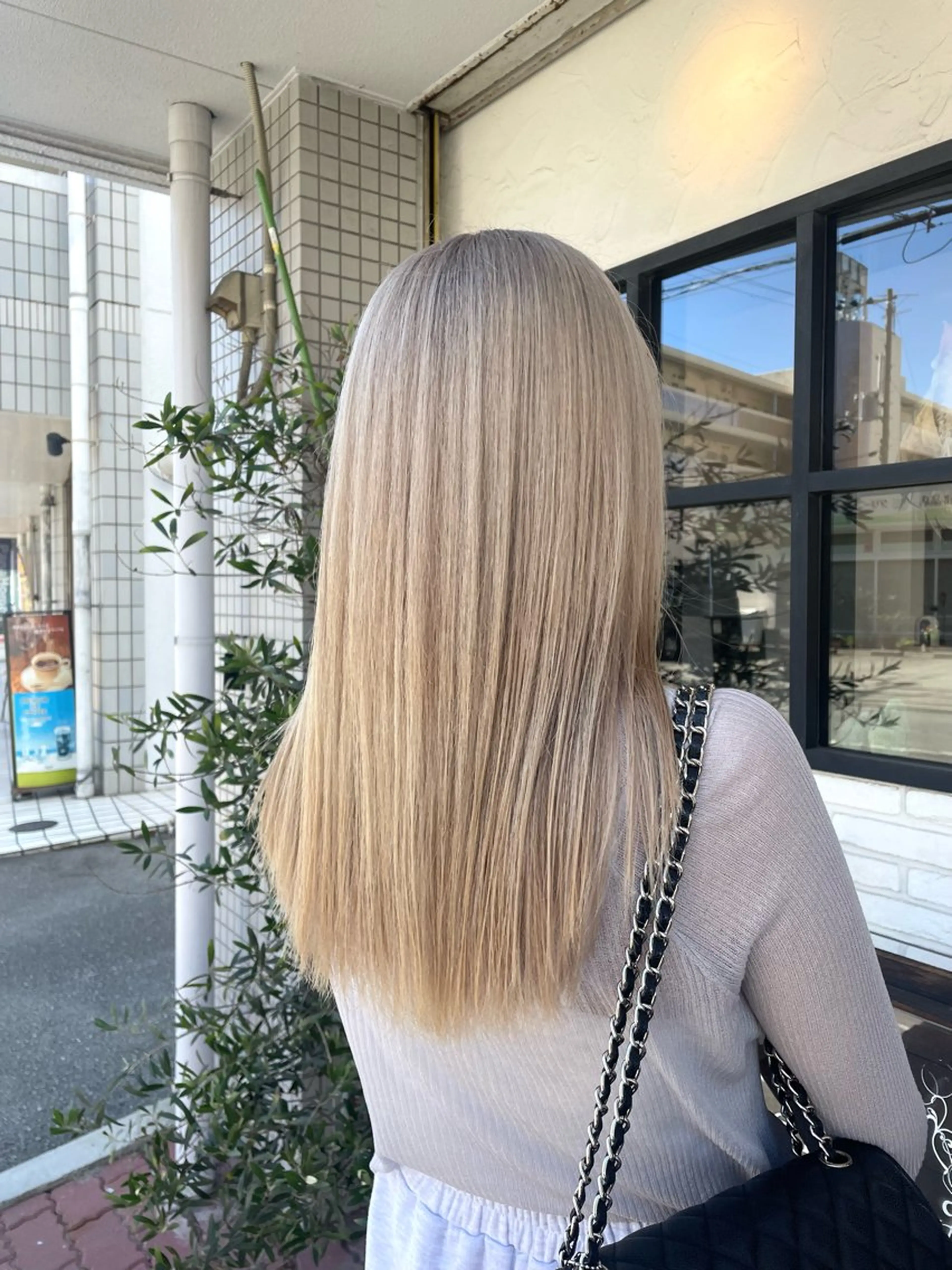 セミロング ヘアカラー 小坂 真子のヘアスタイル