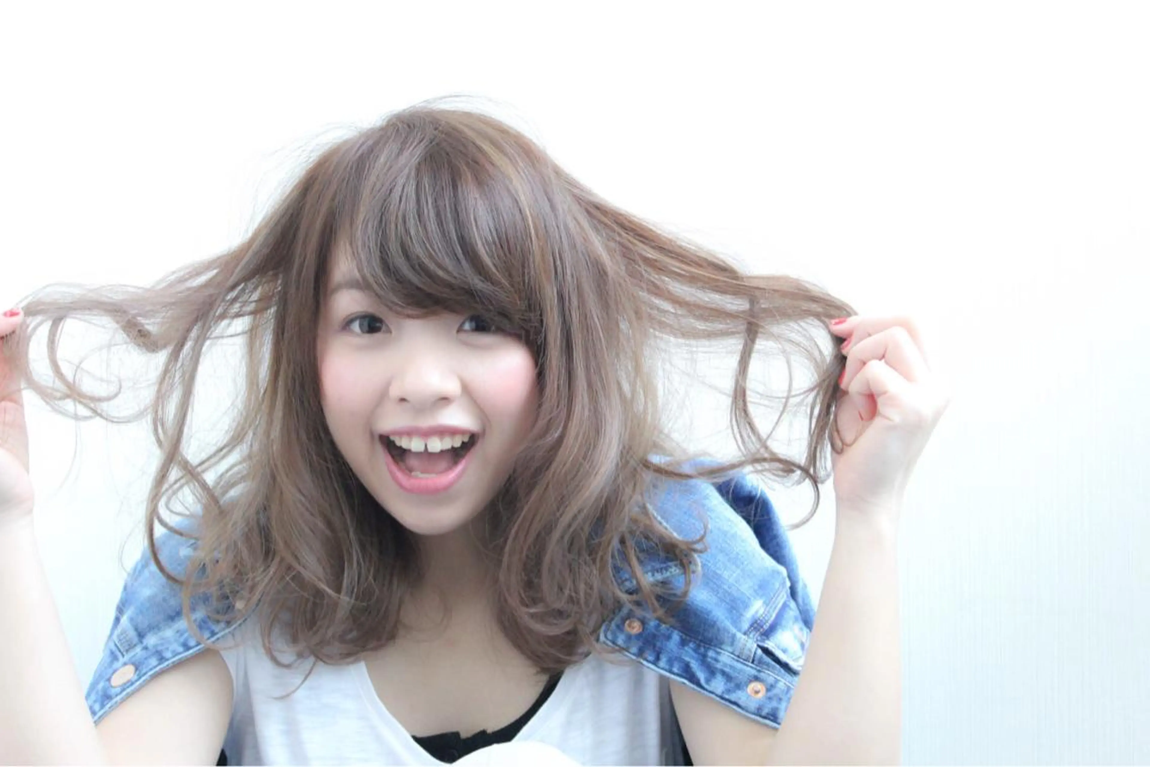 ミディアム カラー ブルーカラー ブルージュ Lien所属・西川 ヒロキのヘアスタイル