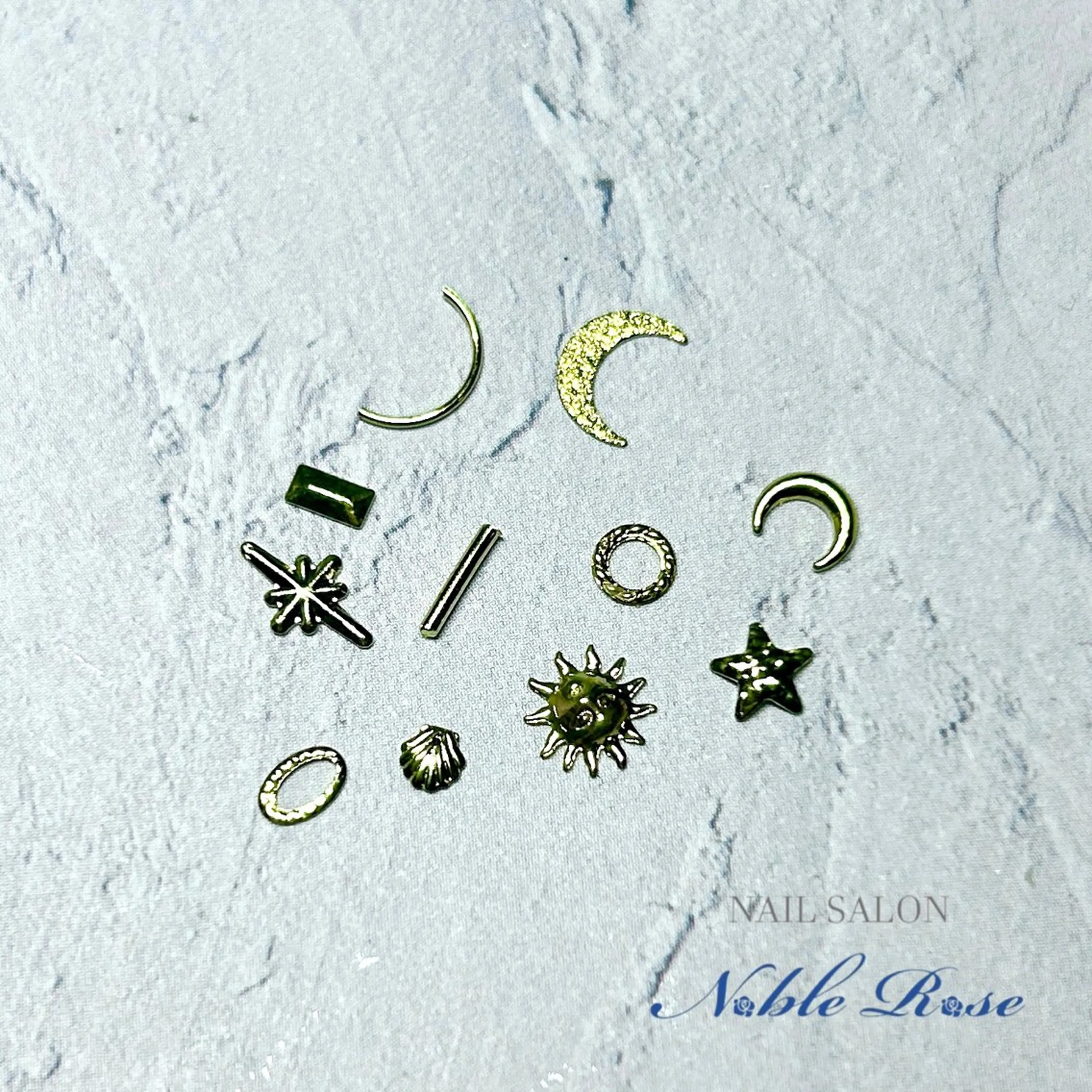 ネイル ゴールド Noble Rose🥀のネイルデザイン