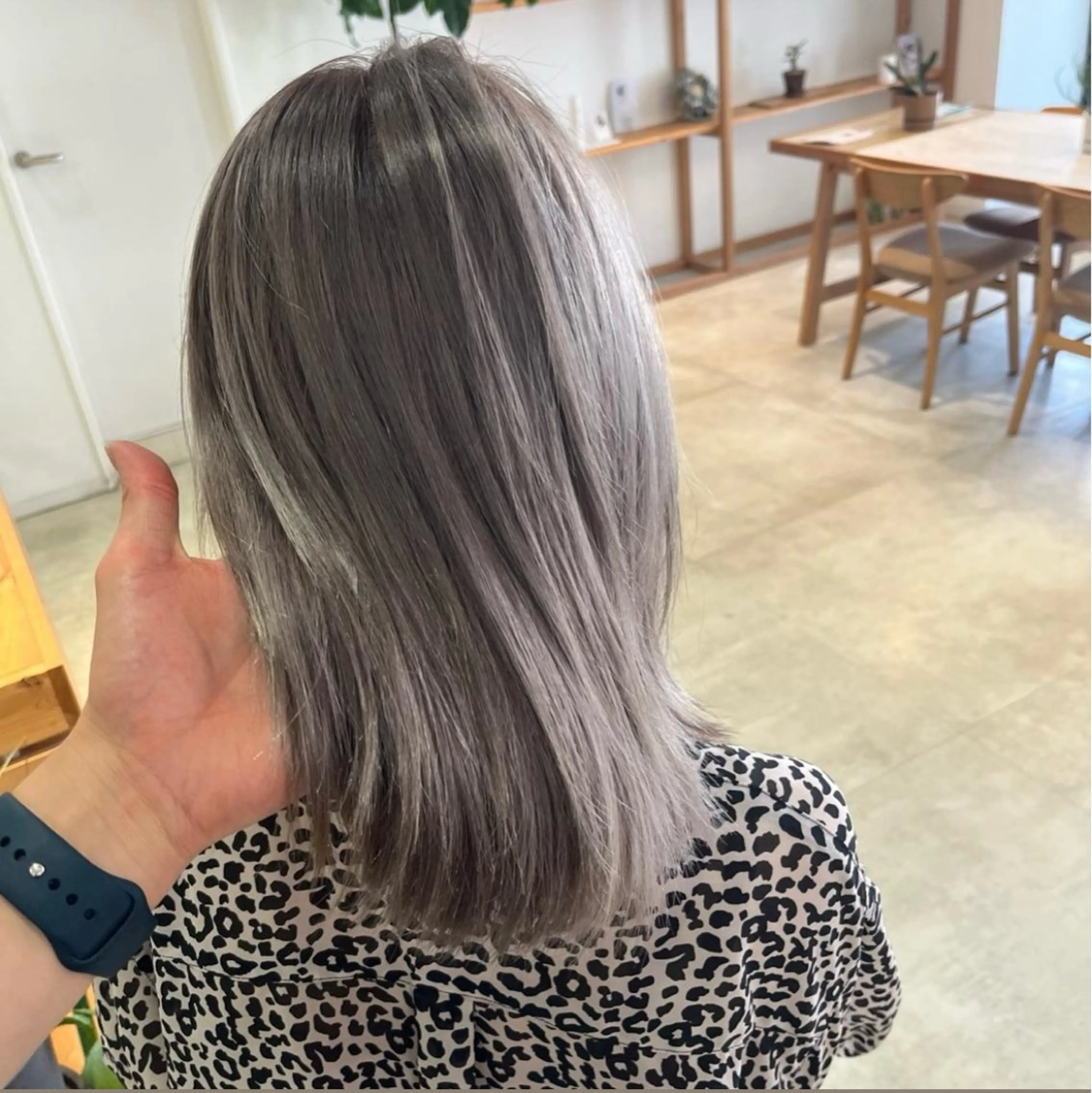 ミディアム カット ヘアカラー hoNua. 栄/透明感カラーのヘアスタイル