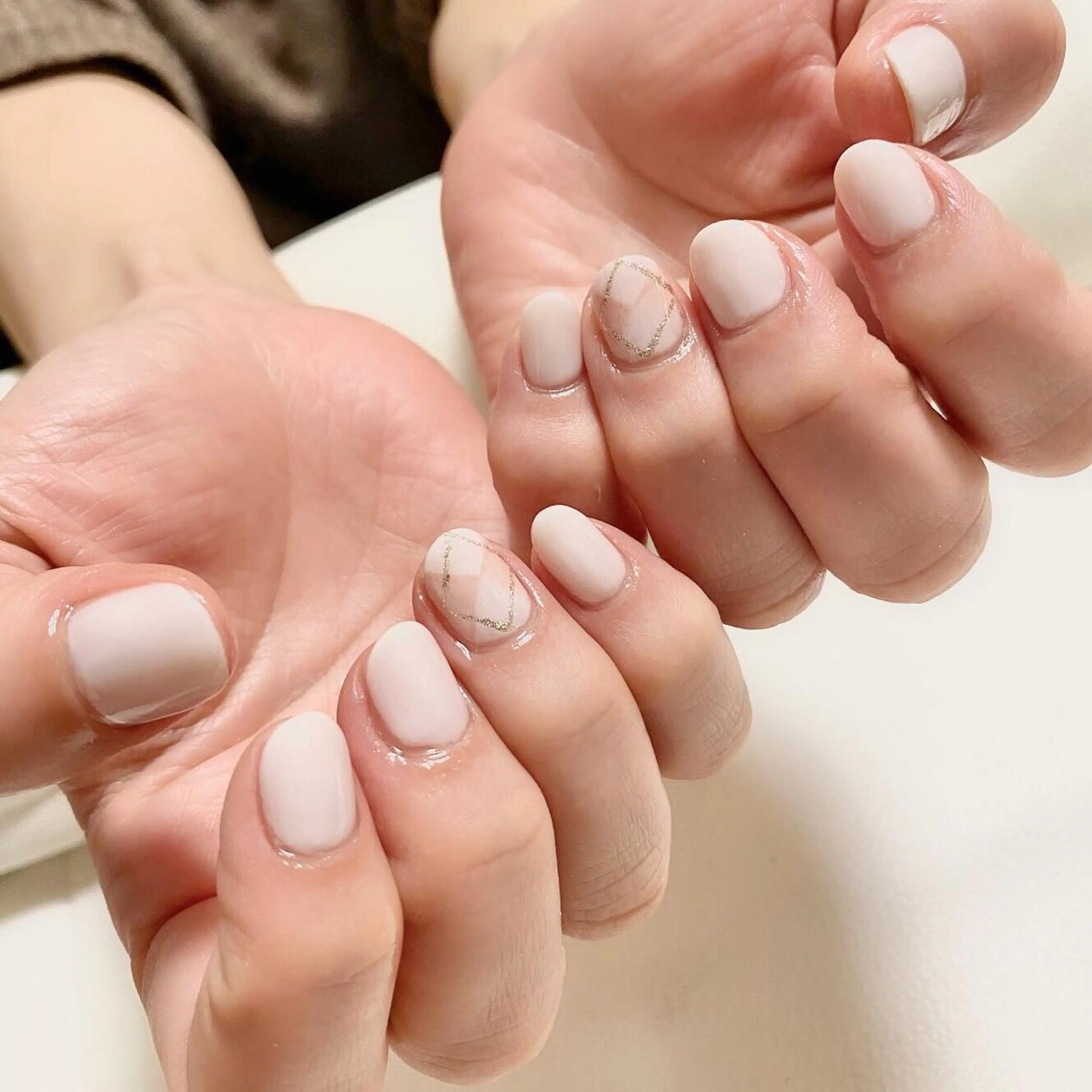 ネイル ピンク ホワイト ハンドネイル 桜 成美のエステ・リラクイメージ