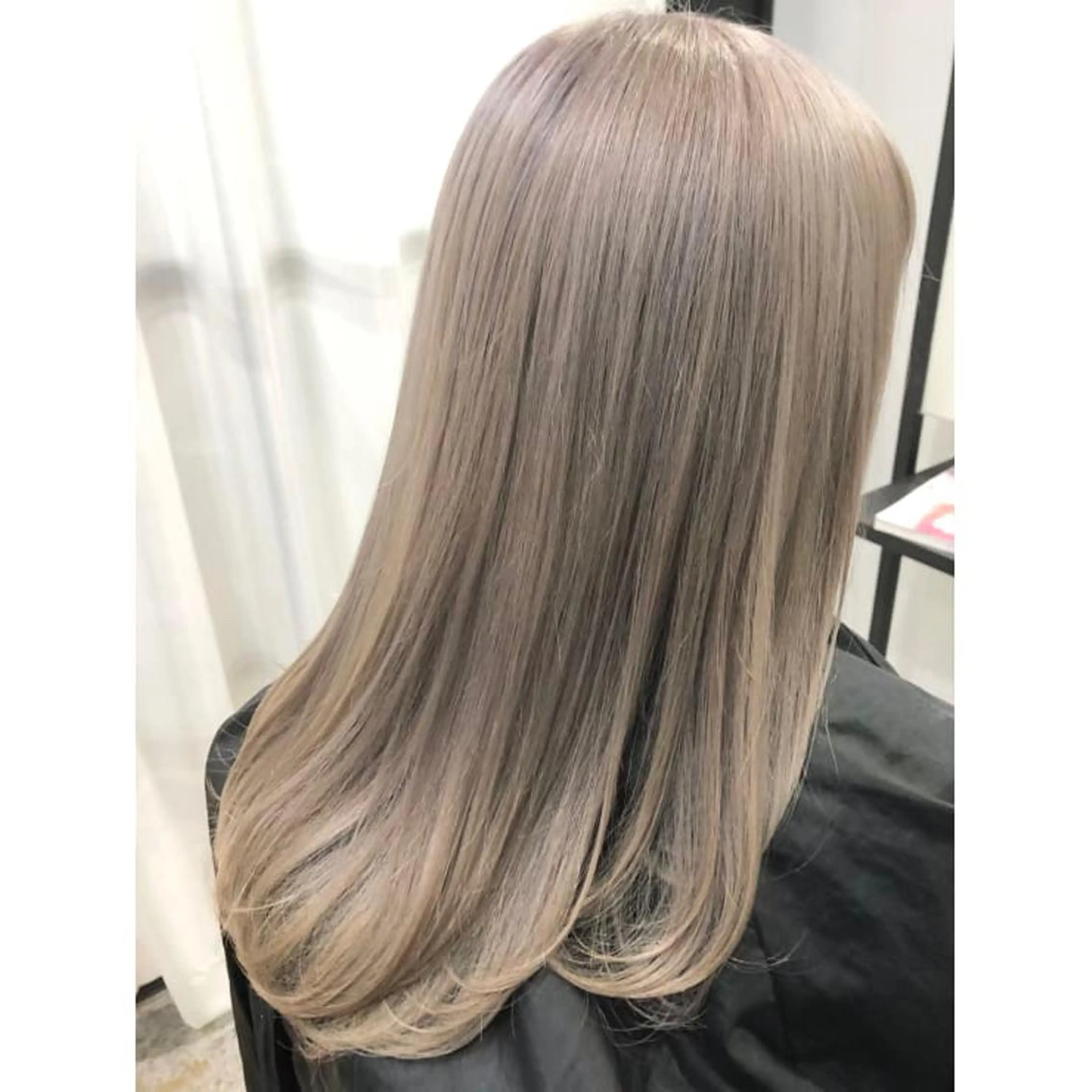 セミロング Ryo ／透明感カラーのヘアスタイル