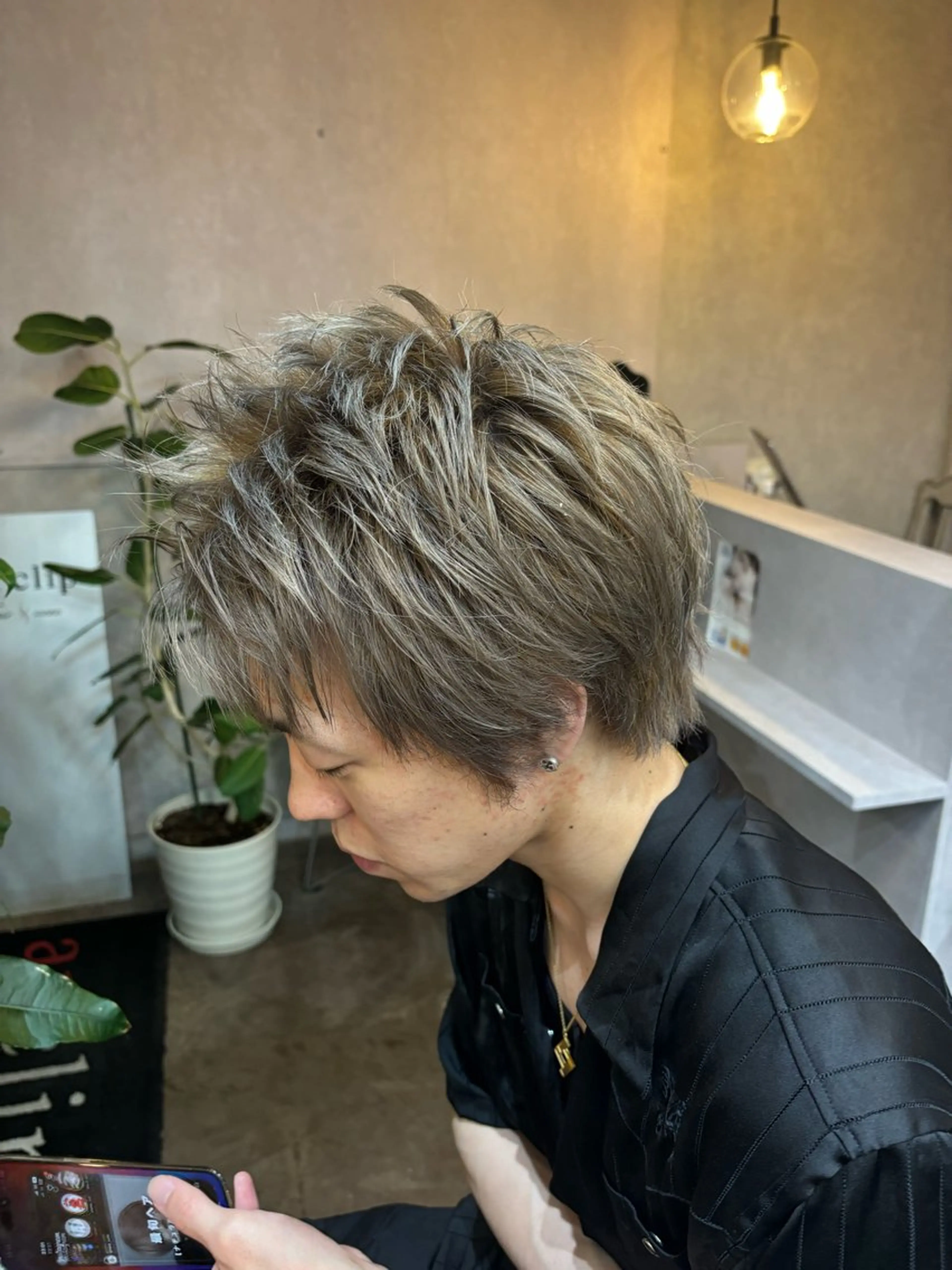 カラー メンズ メンズブリーチ ベージュカラー ブリーチ シルバー シルバーベージュ ヘアカラー ar clip表参道所属・💜髪質改善/ 艶カラー/ミナ🩷のヘアスタイル