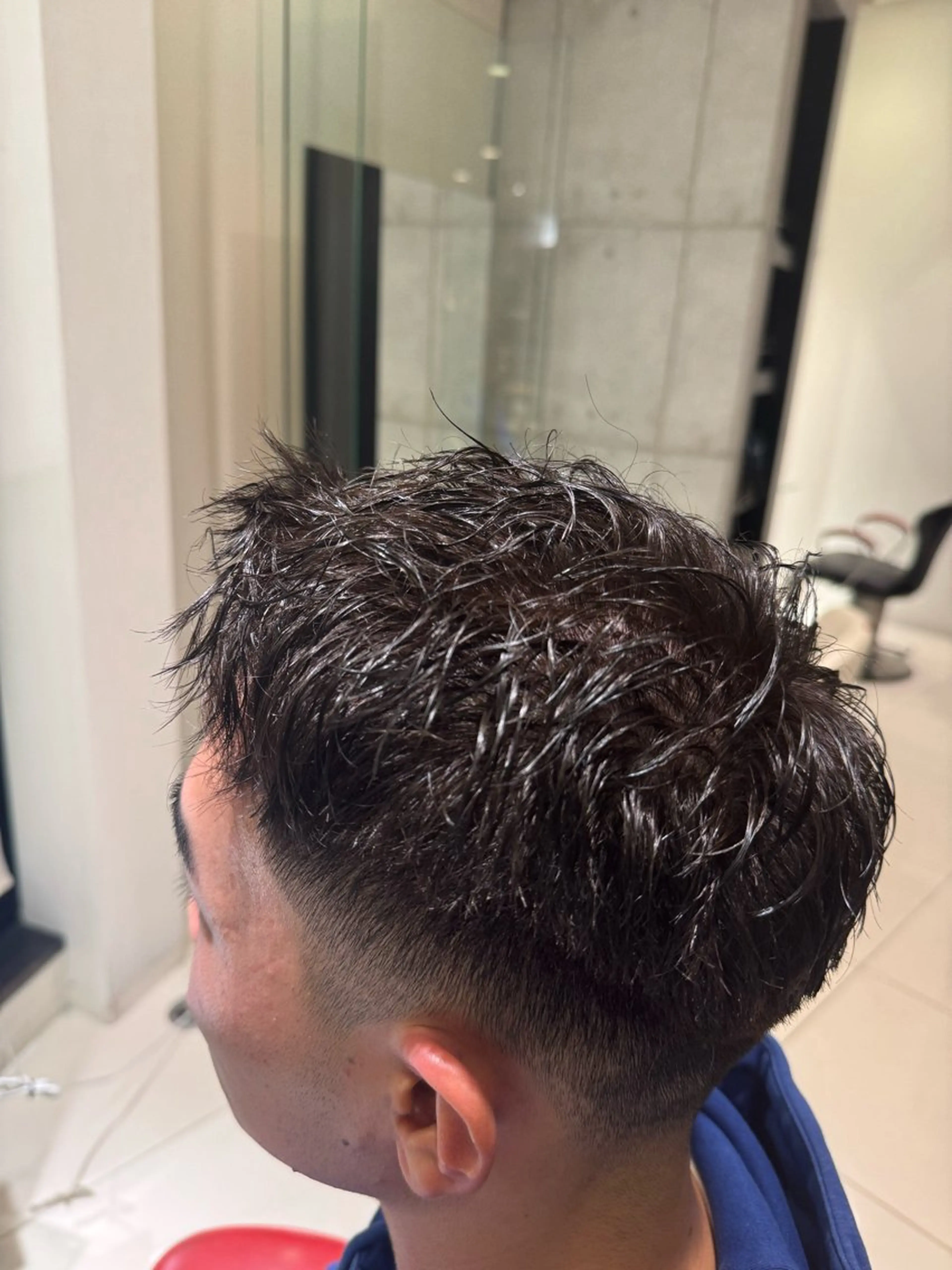 カラー パーマ メンズ メンズパーマ メンズツイストパーマ 透明感カラー ツイストパーマ 今野 優のヘアスタイル