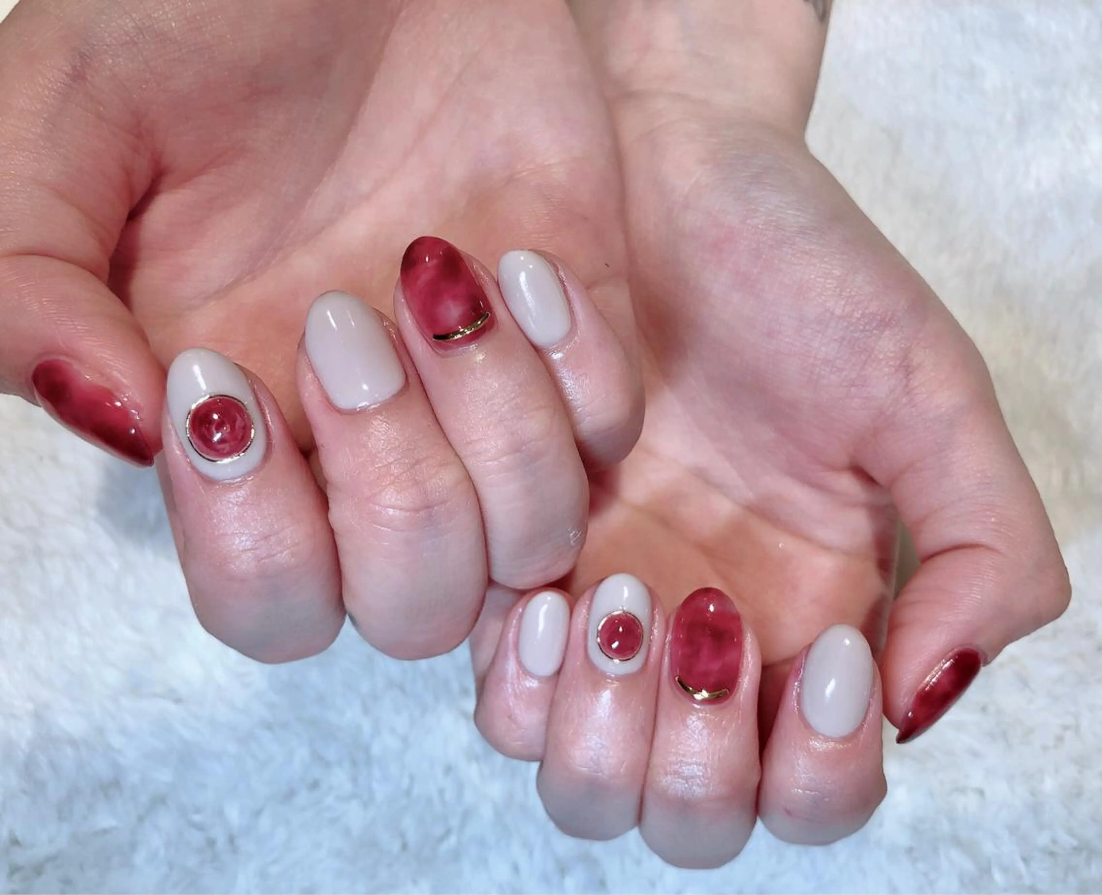 ネイル べっ甲ネイル フットネイル フレンチネイル ジェルネイル ラメ(グリッター) NEO Beauty Salon所属・𝐍𝐄𝐎 𝐉𝐔𝐑𝐈のネイルデザイン