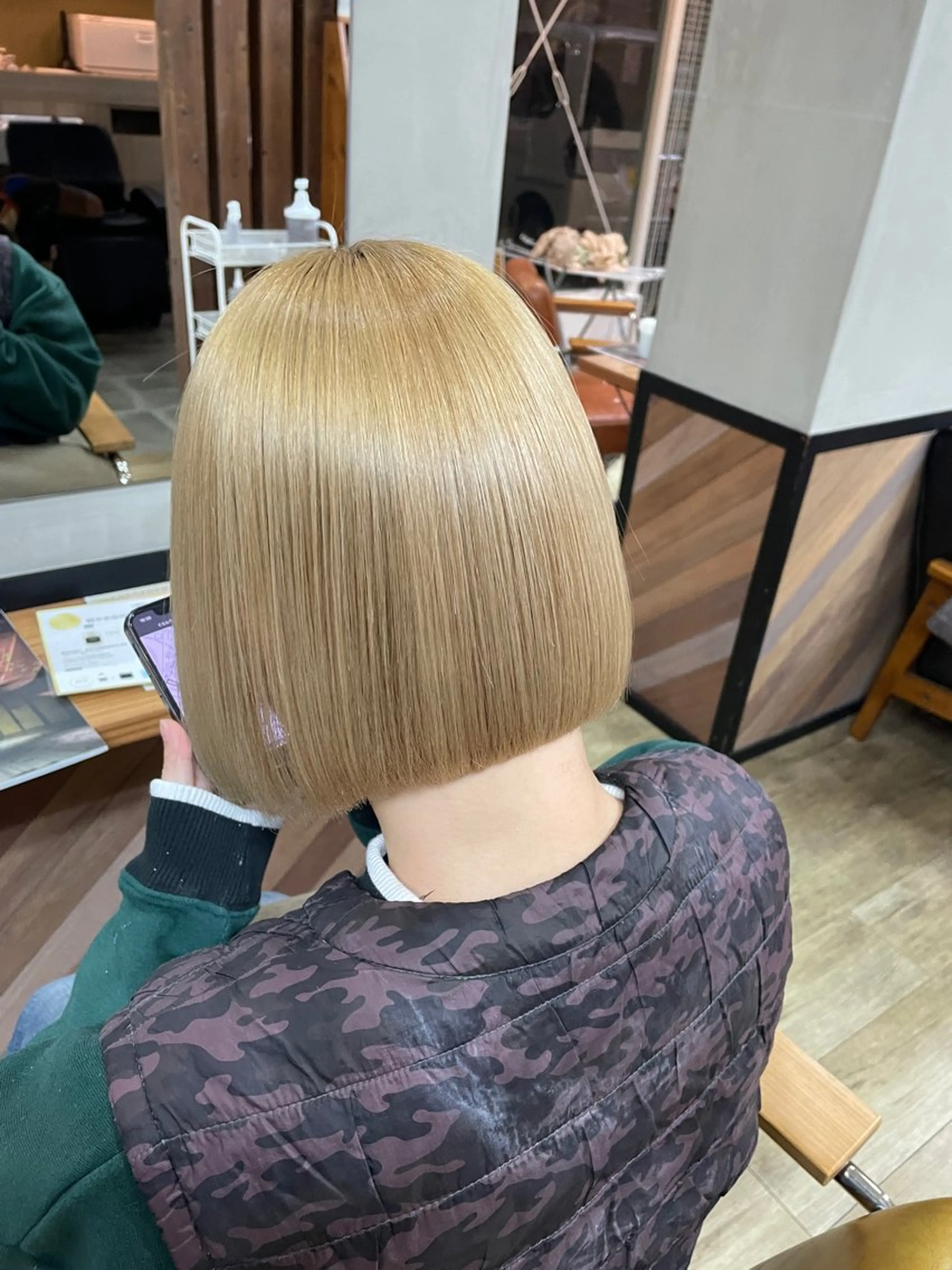 ショート ボブ カット ヘアカラー OLTI所属・カジ エリナのヘアスタイル