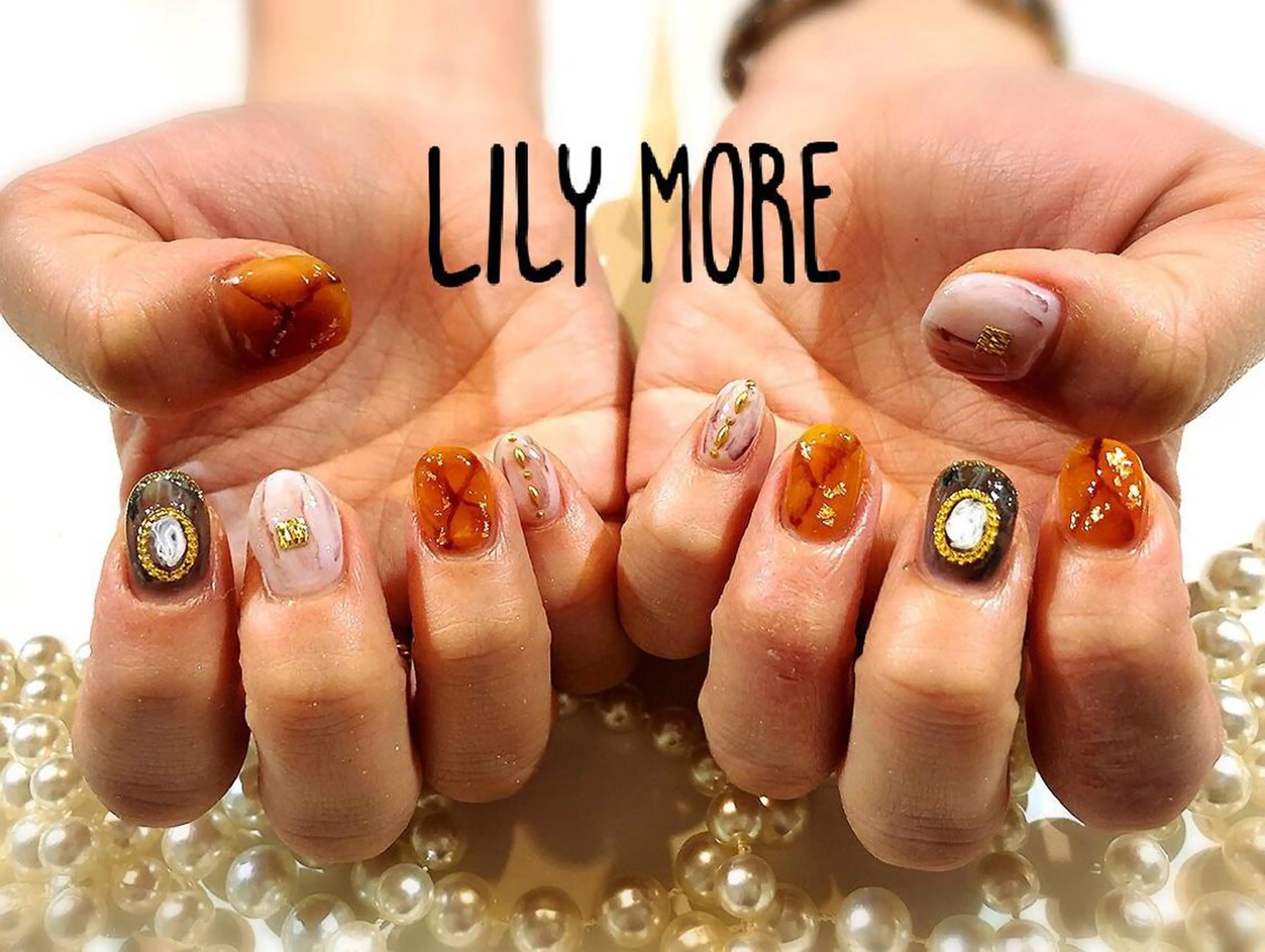 ネイル ストーンネイル Lily closetのネイルデザイン