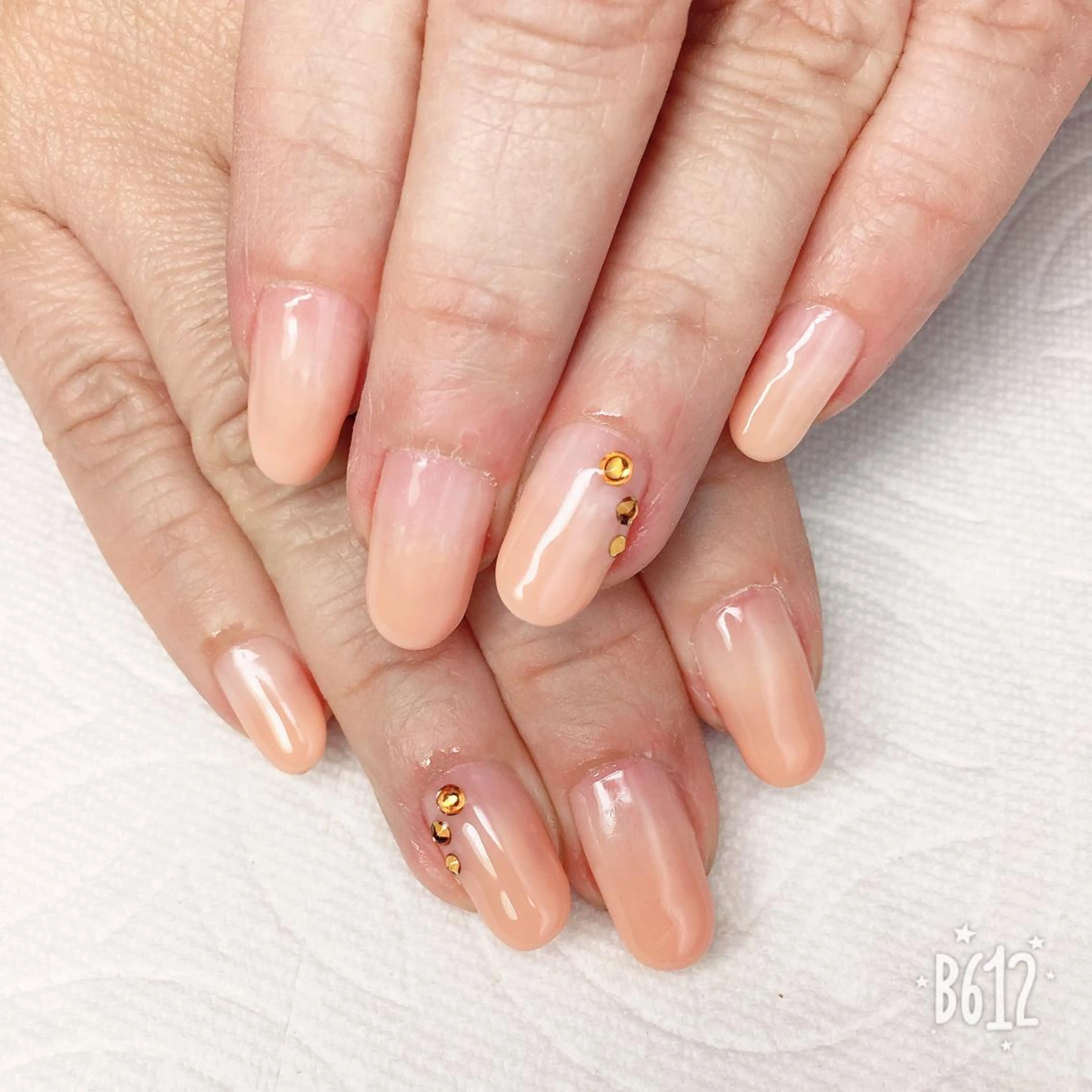 ネイル グラデーション シンプルネイル THECOLORS所属・近貞 莉奈のネイルデザイン