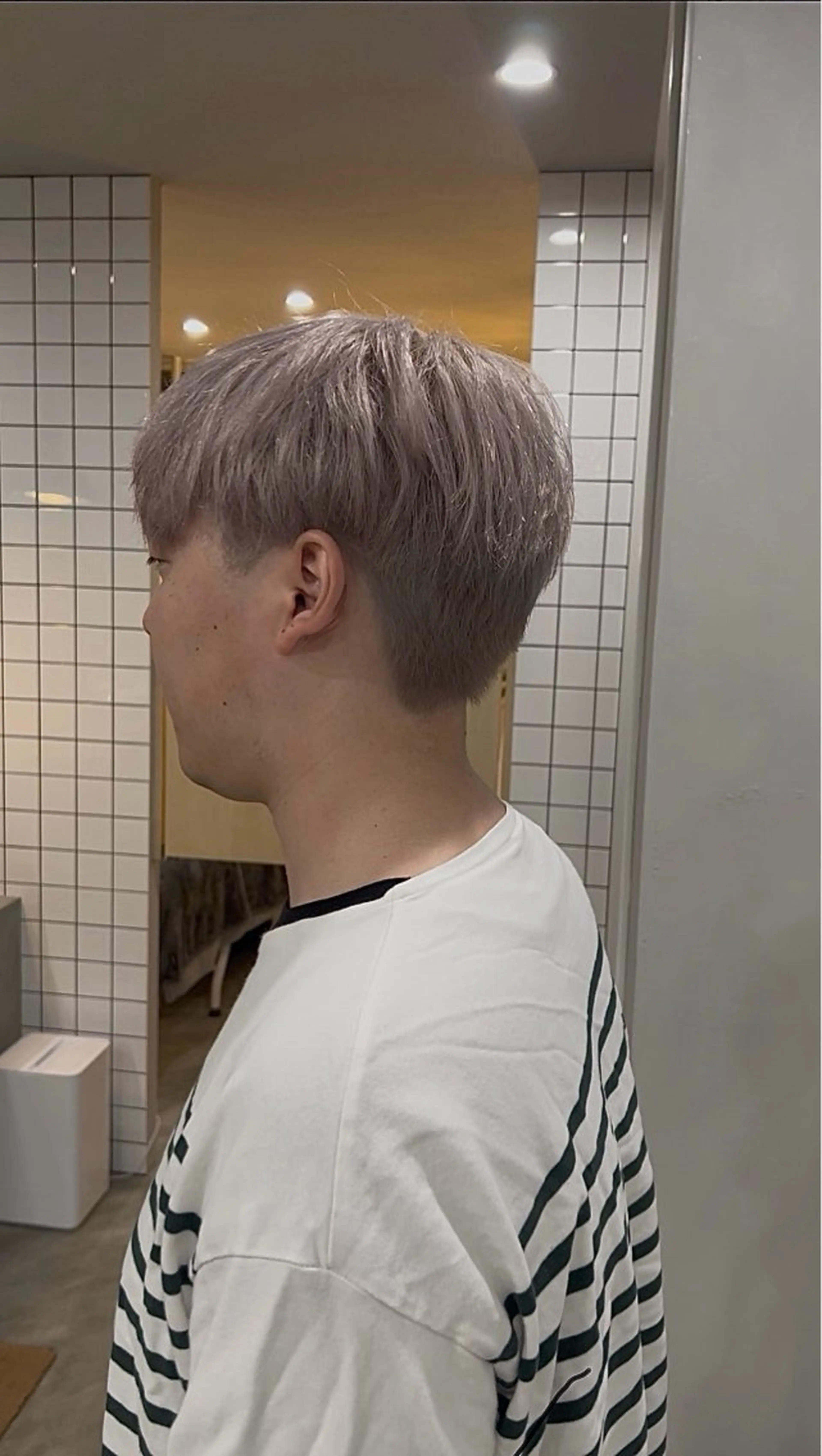 カラー ピンクカラー シルバー 西山 幸奈のヘアスタイル