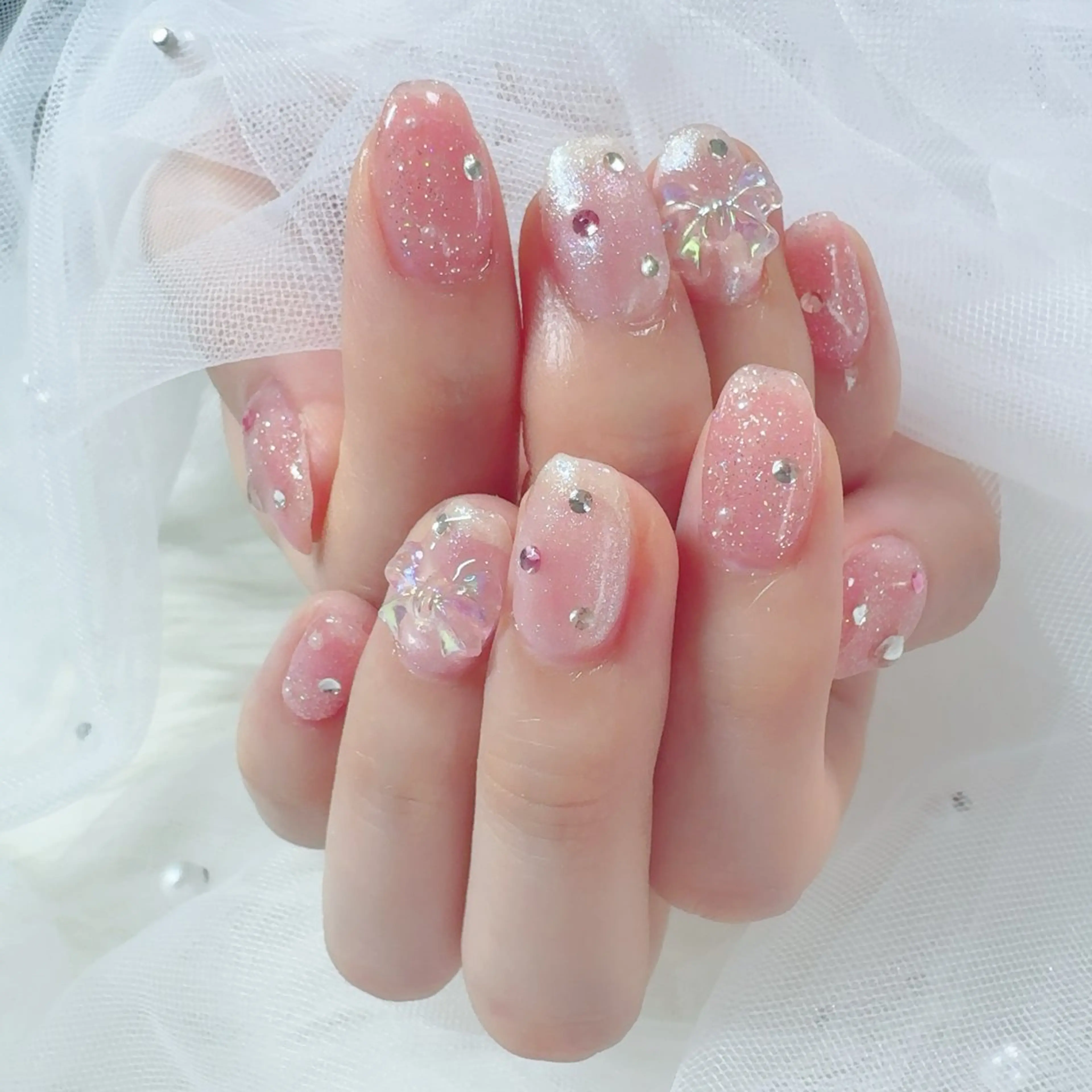 ネイル オーロラネイル ラメ(グリッター) ピンク リボン ホワイト マジョリカ ブルーのネイルデザイン