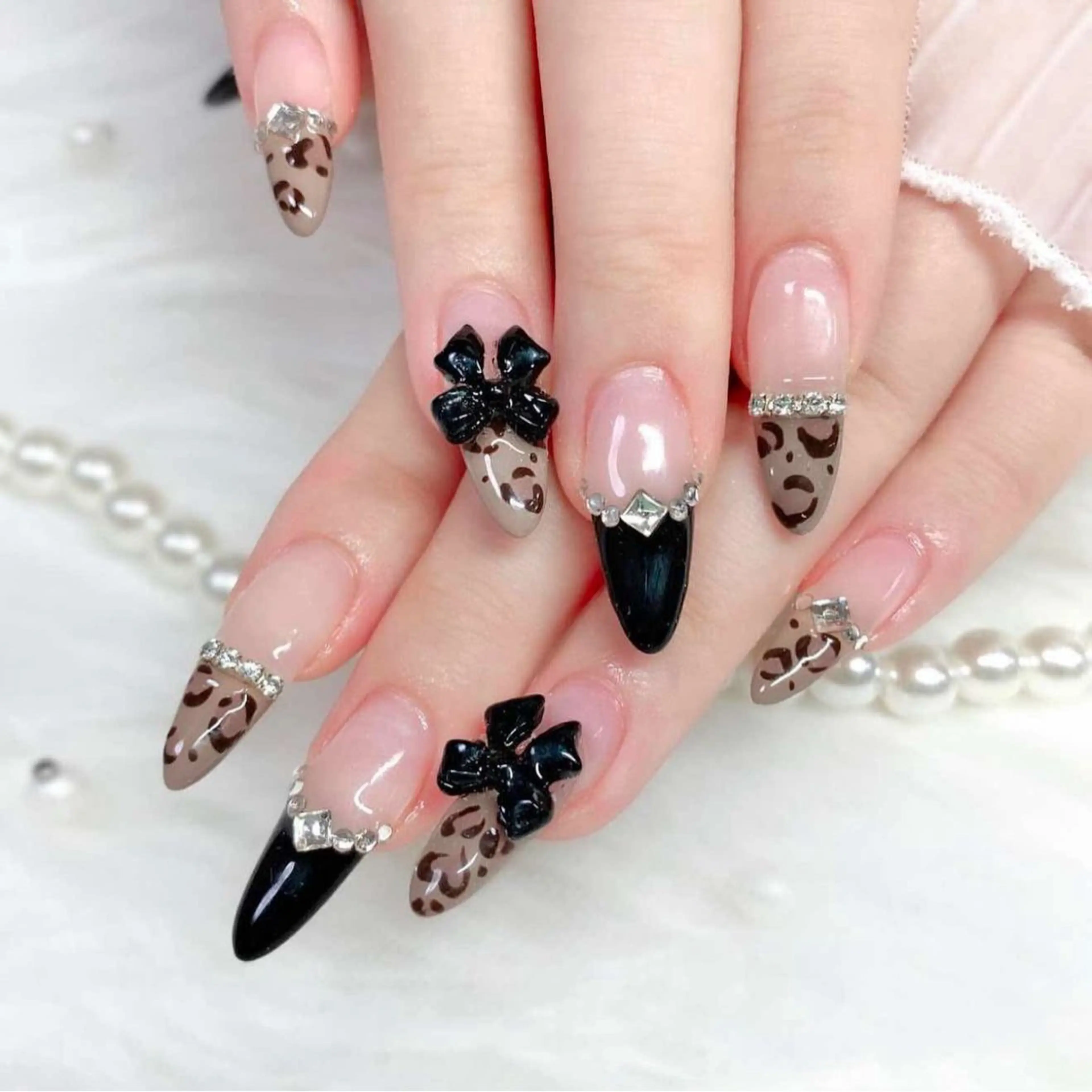 ネイル オーロラネイル クリアネイル フラッシュネイル ジェルネイル グラデーション ハンドネイル Amee Nail Salonのネイルデザイン