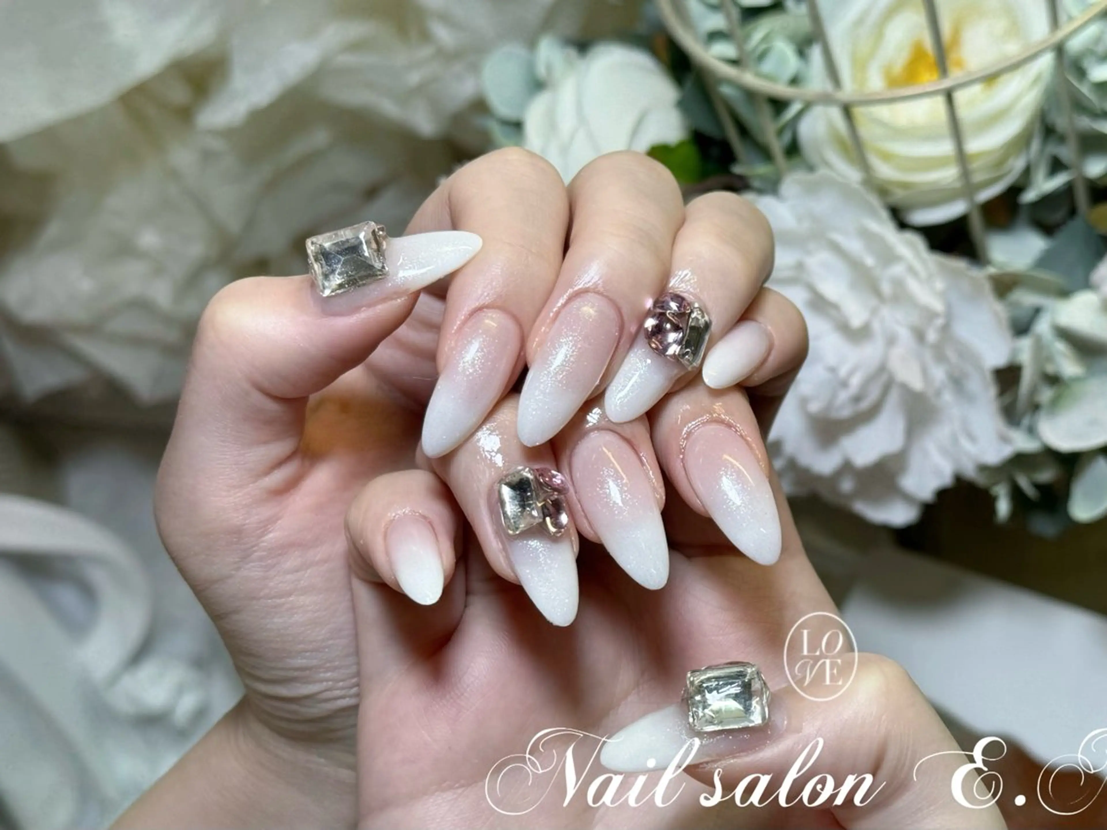 ネイル アートネイル オーロラネイル ガーリー キラキラネイル 韓国ネイル ハンドネイル E.N🦋 長さ出し/持ち込みのネイルデザイン