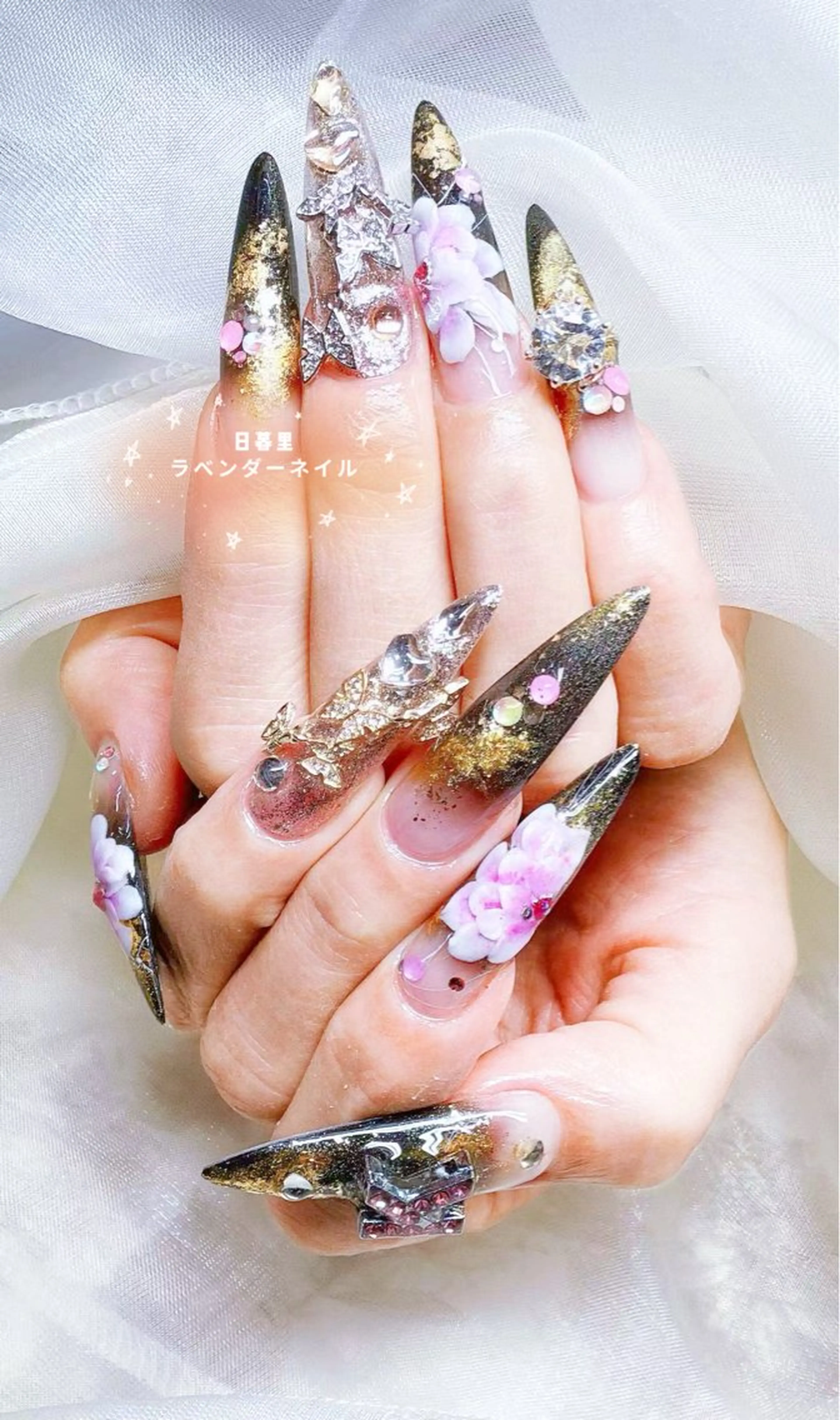 ネイル アートネイル クリアネイル フラワーネイル ゴールド グラデーション lavender所属・日暮里🦋 lavenderのネイルデザイン