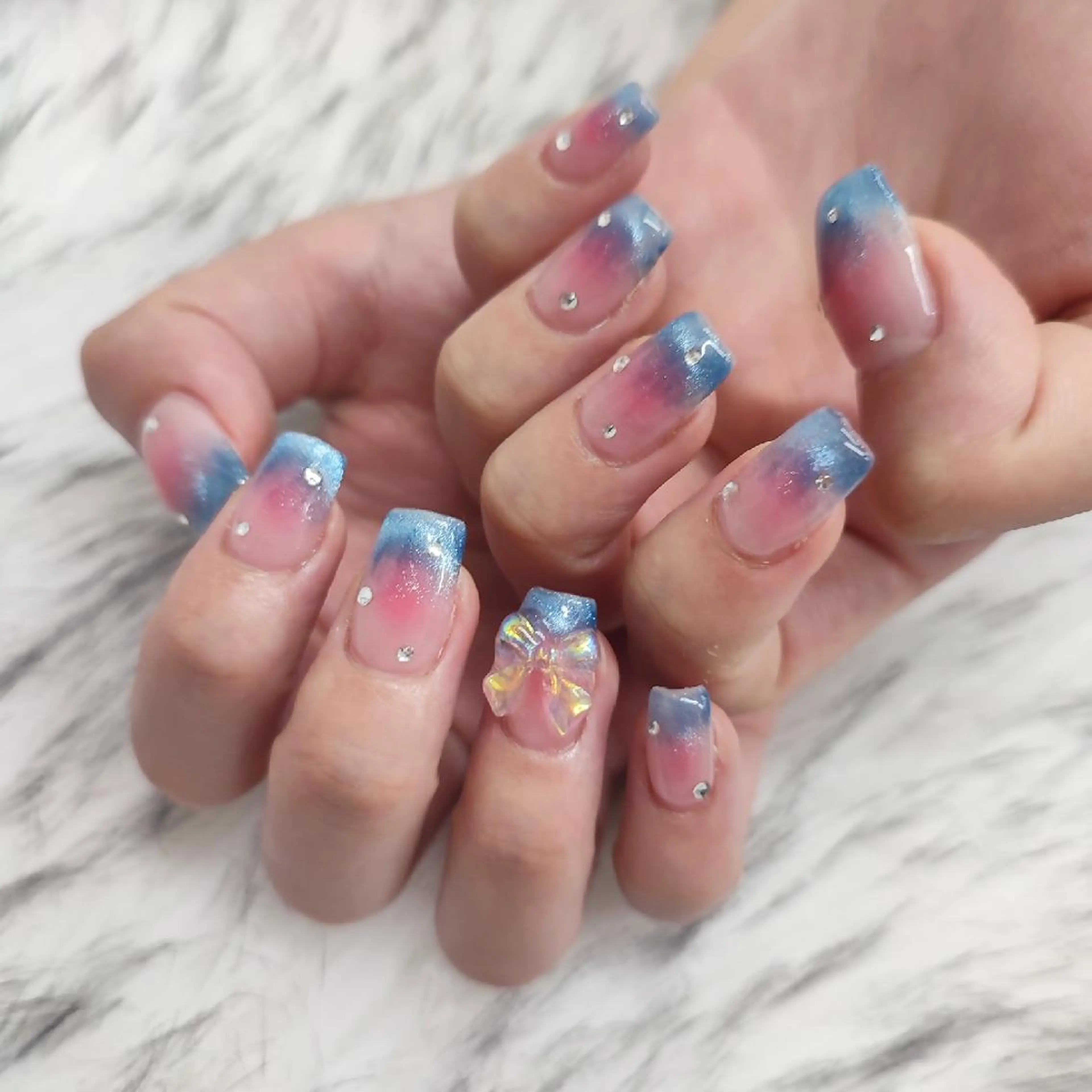 ネイル ハンドネイル RUNWAY 　　の眉毛・アイブロウイメージ