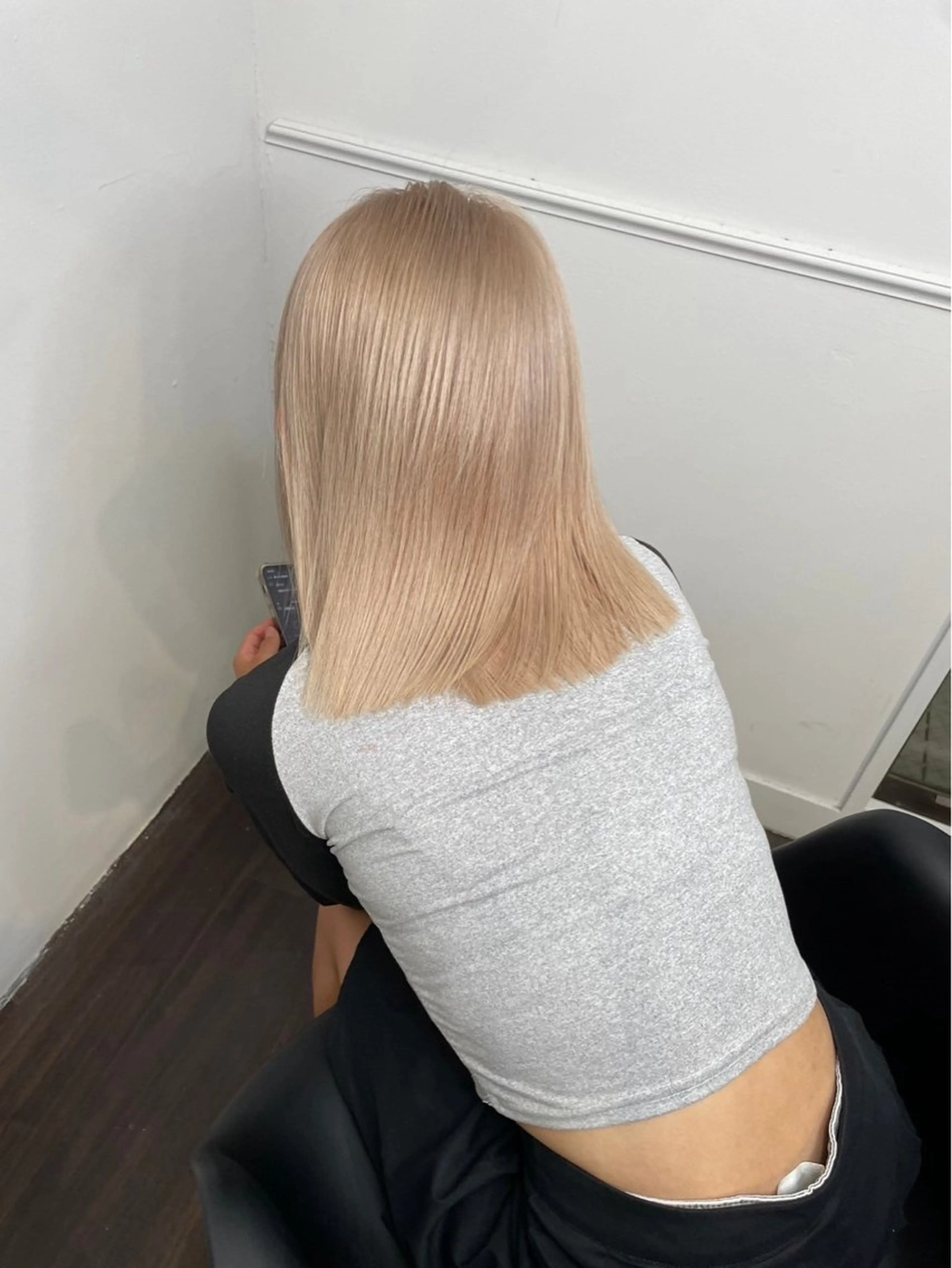 ミディアム カラー アッシュ ベージュカラー ブリーチ 透明感カラー ダブルカラー レイヤー /髪質改善/ariのヘアスタイル