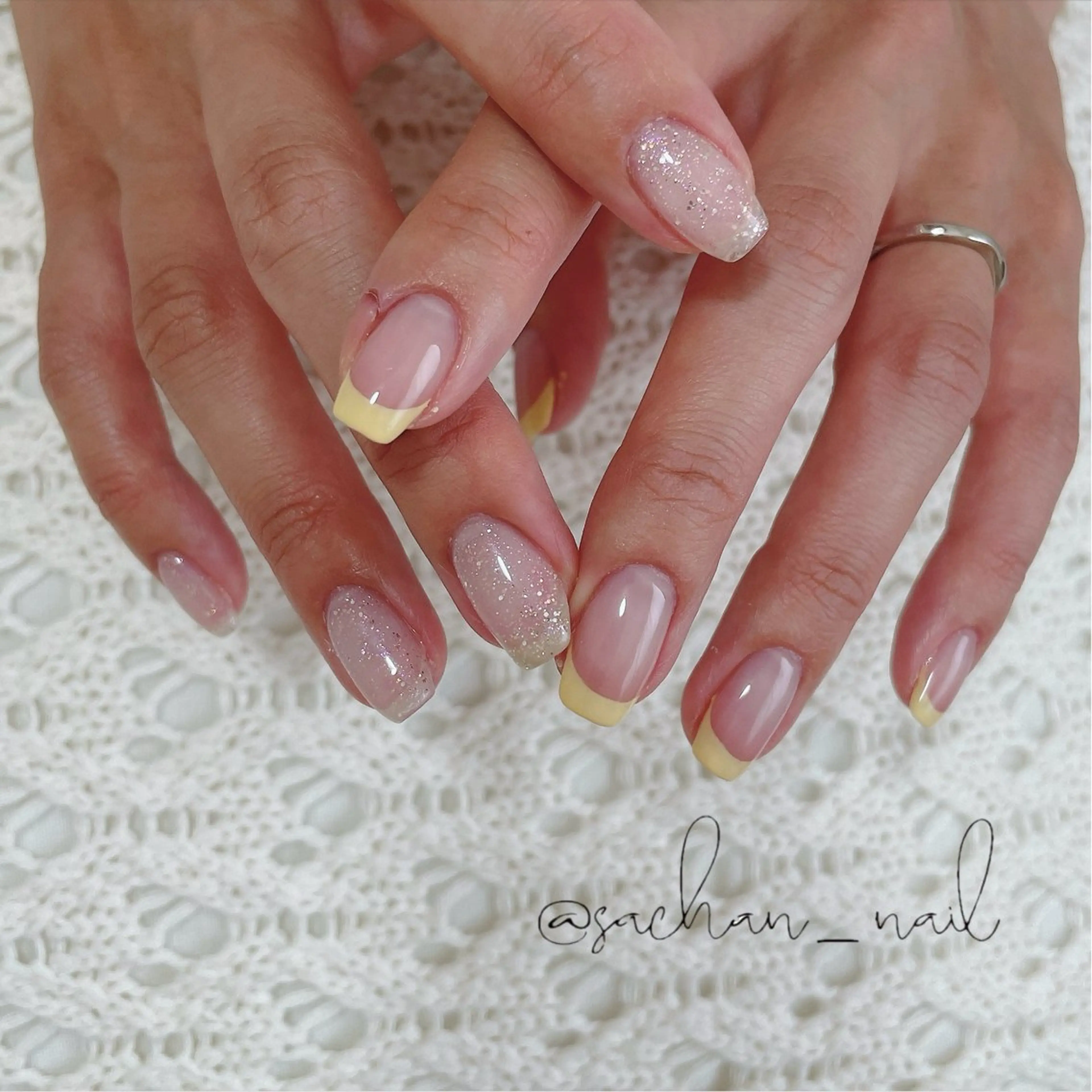 ネイル フレンチネイル ラメ(グリッター) ワンカラーネイル 夏ネイル 黄色 ハンドネイル Sukegawa Satsukiのネイルデザイン