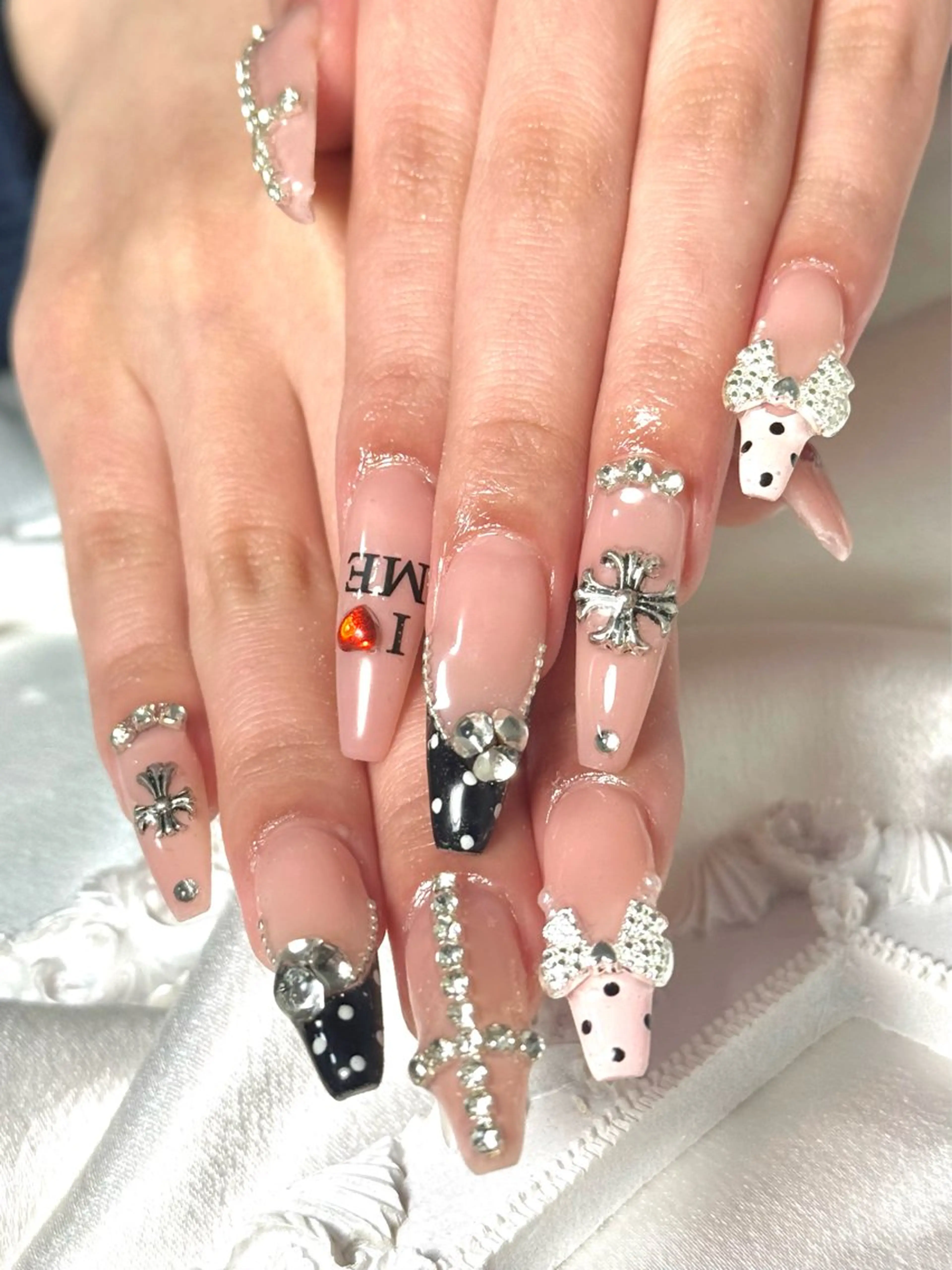 ネイル ハンドネイル ルシイ🎀新宿長さ 出しパーツ専門店のネイルデザイン