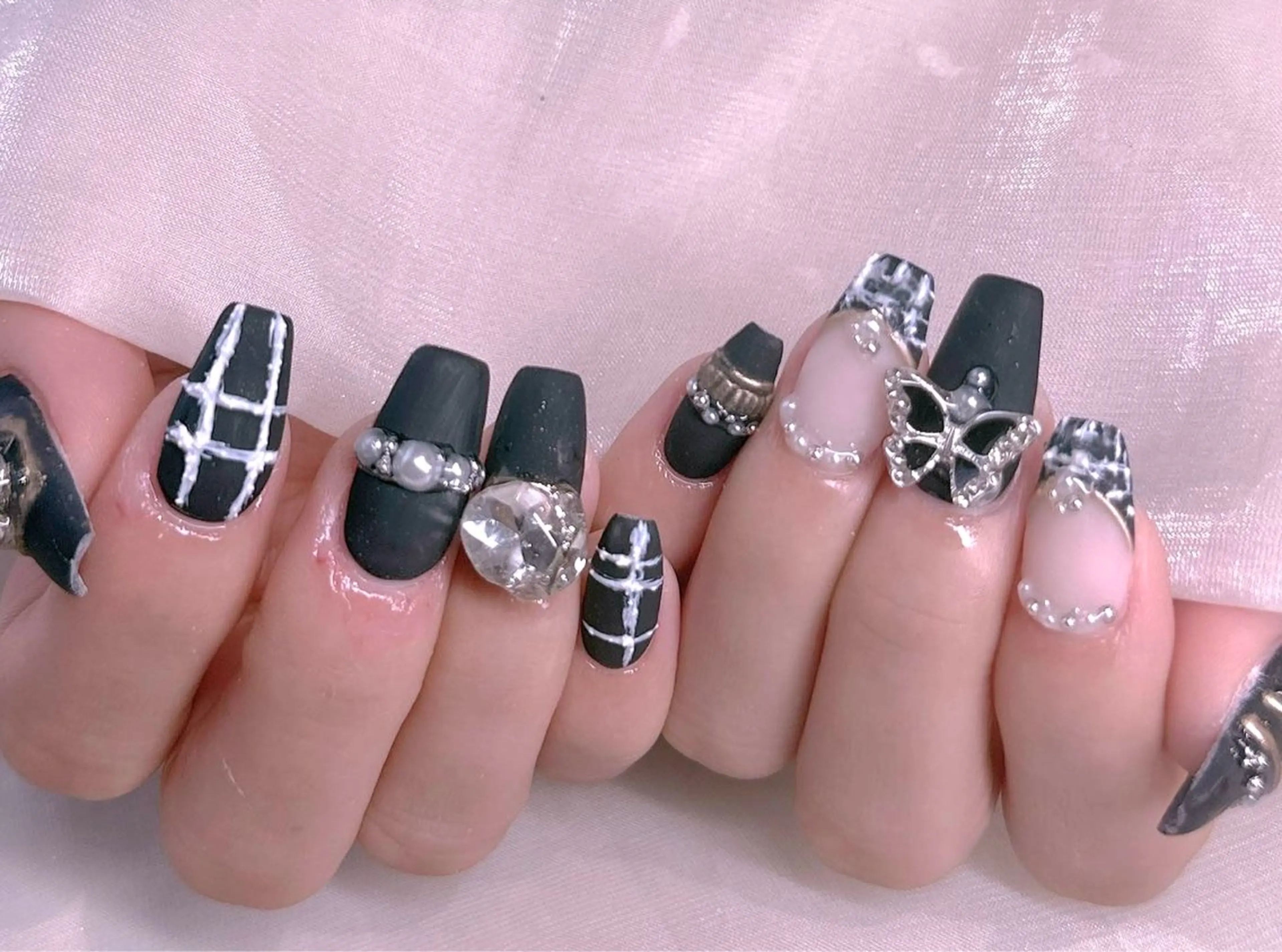 ネイル ブルー チークネイル フレンチネイル ハート ホログラムネイル ハンドネイル 美爪パラジェル導入店 Sunnilyのネイルデザイン