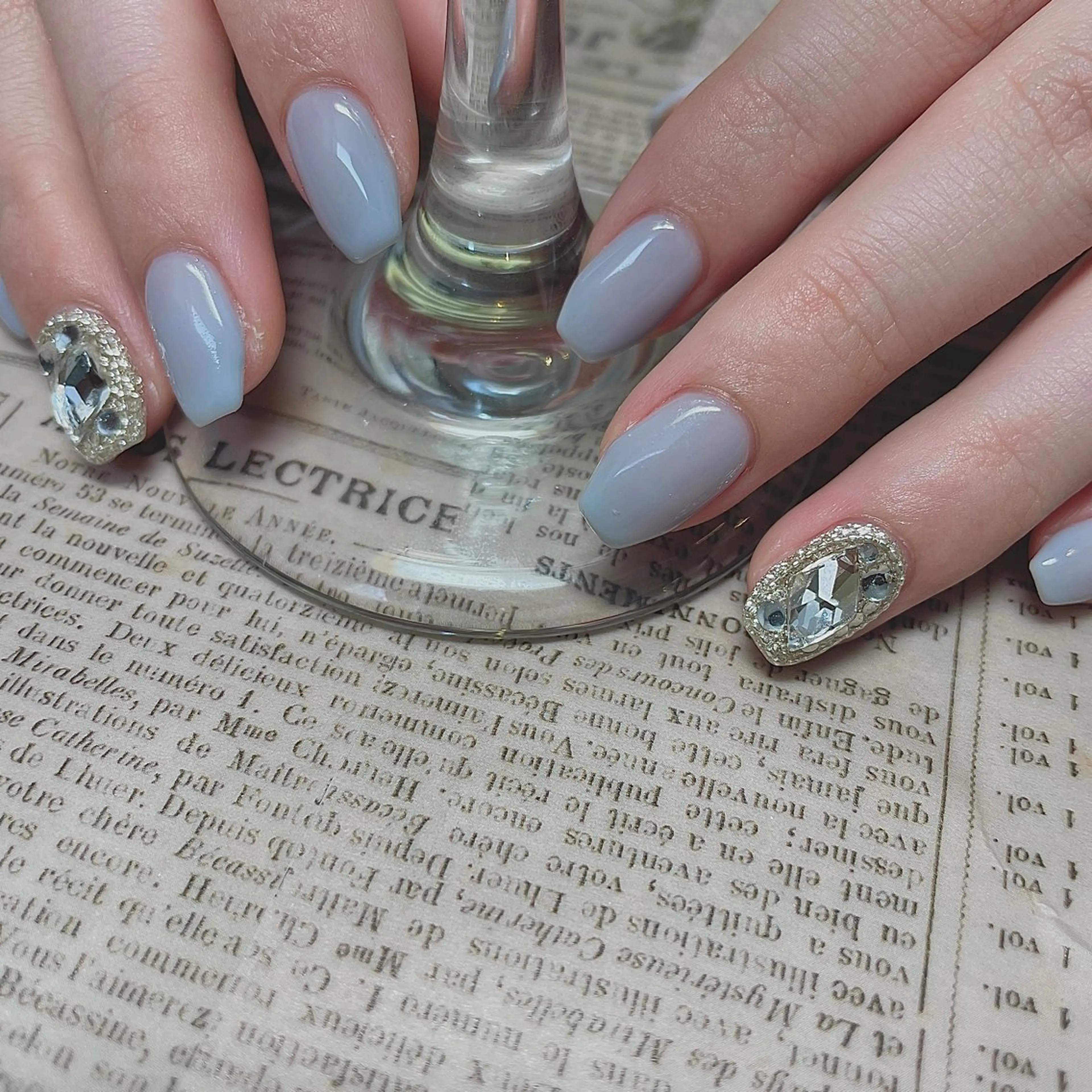 ネイル ブルー キラキラネイル オフィスネイル スクエアネイル ストーンネイル ハンドネイル acs.n所属・ネイル,耳つぼ 風間すみれのその他イメージ