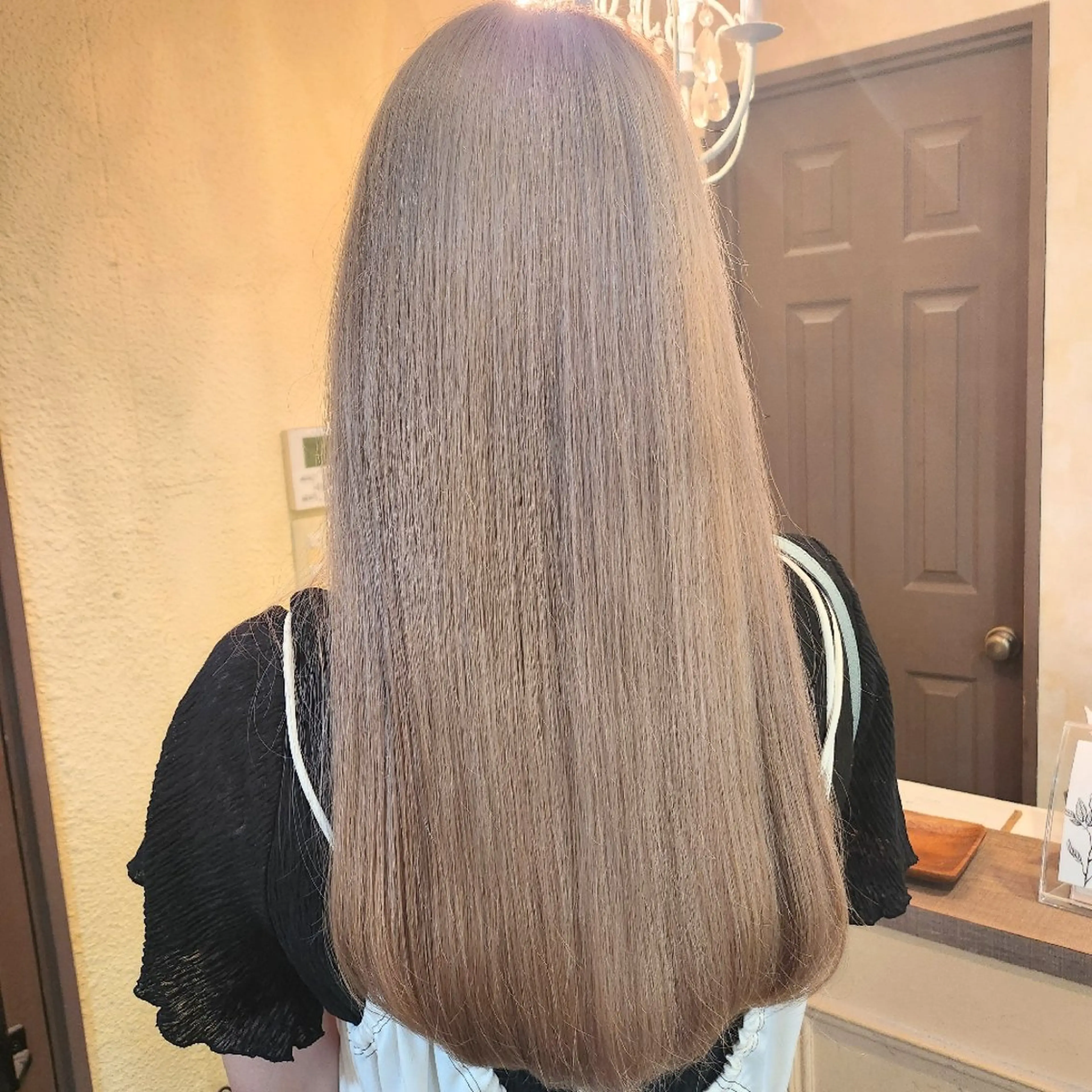 ロング カラー アッシュ ベージュカラー ブリーチ ヘアカラー トリートメント 田井中 悠紀のヘアスタイル