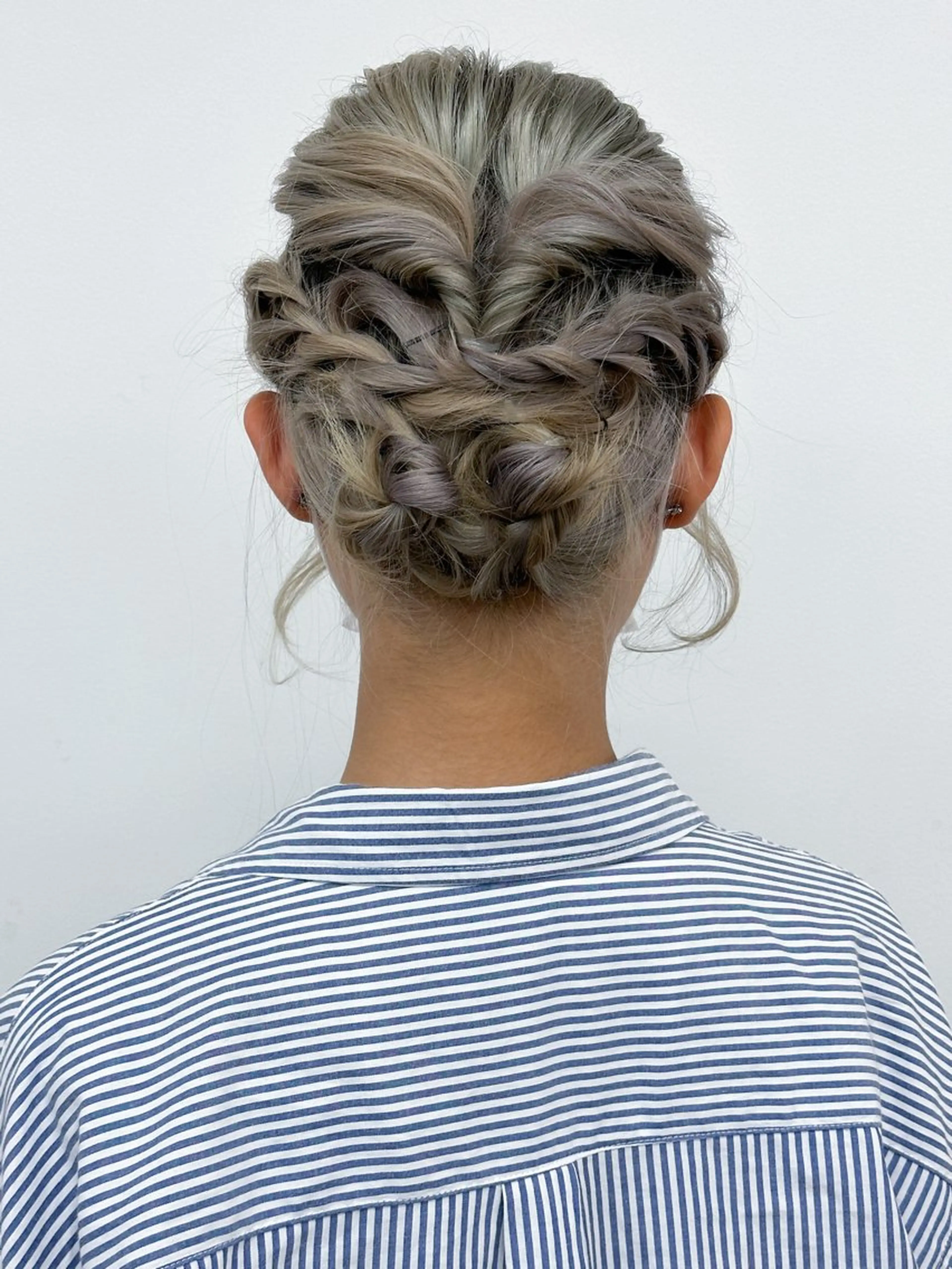 ミディアム ヘアアレンジ ヘアセット rebloom所属・山之内匠/艶カラー/ ハイトーン/ブリーチのヘアスタイル