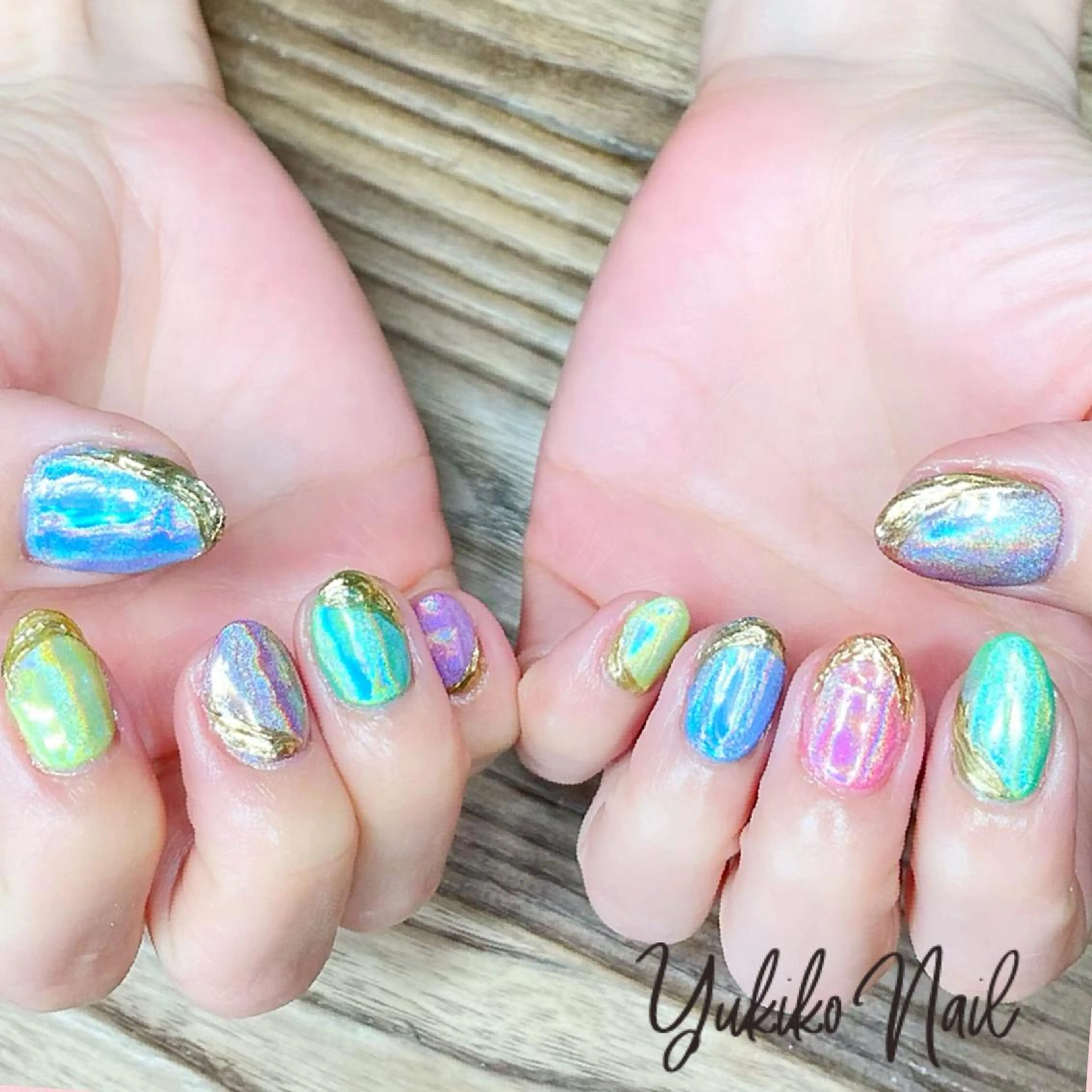 ネイル アートネイル ゴールド キラキラネイル ミラーネイル ハンドネイル ユキコ ネイルのネイルデザイン