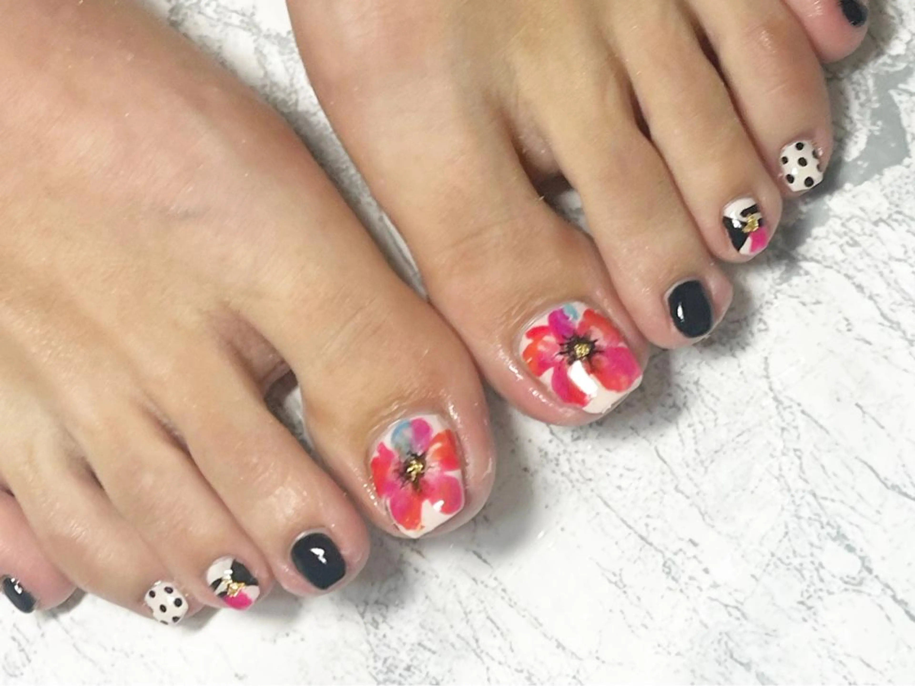 お好きなフットネイル👣持ち込みデザインでお願いします🤲✨派手なぐらいが丁度いい👍フットネイル💙の写真