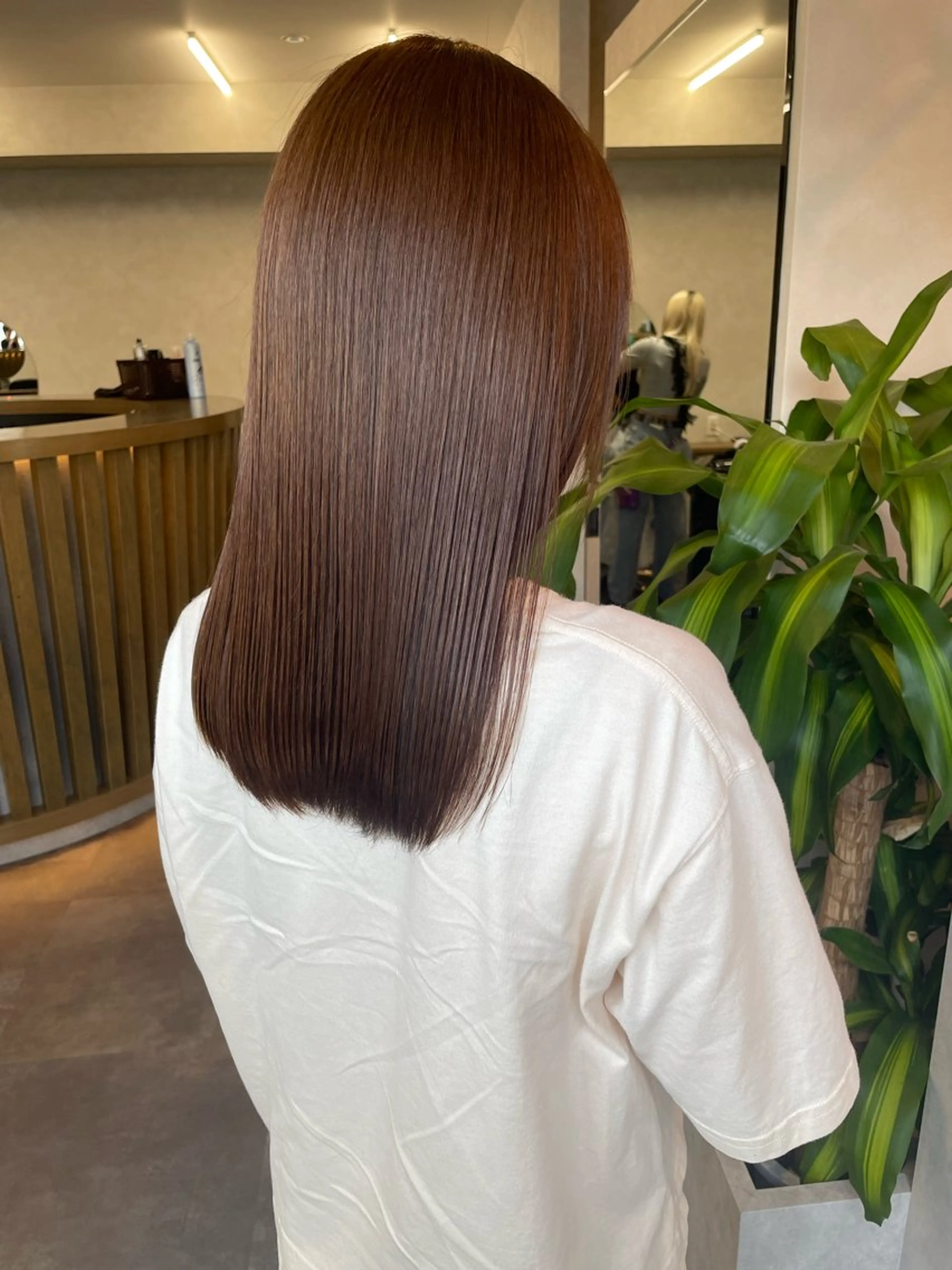 セミロング カット 縮毛矯正 【髪質改善】 【酸性ストレート】のヘアスタイル