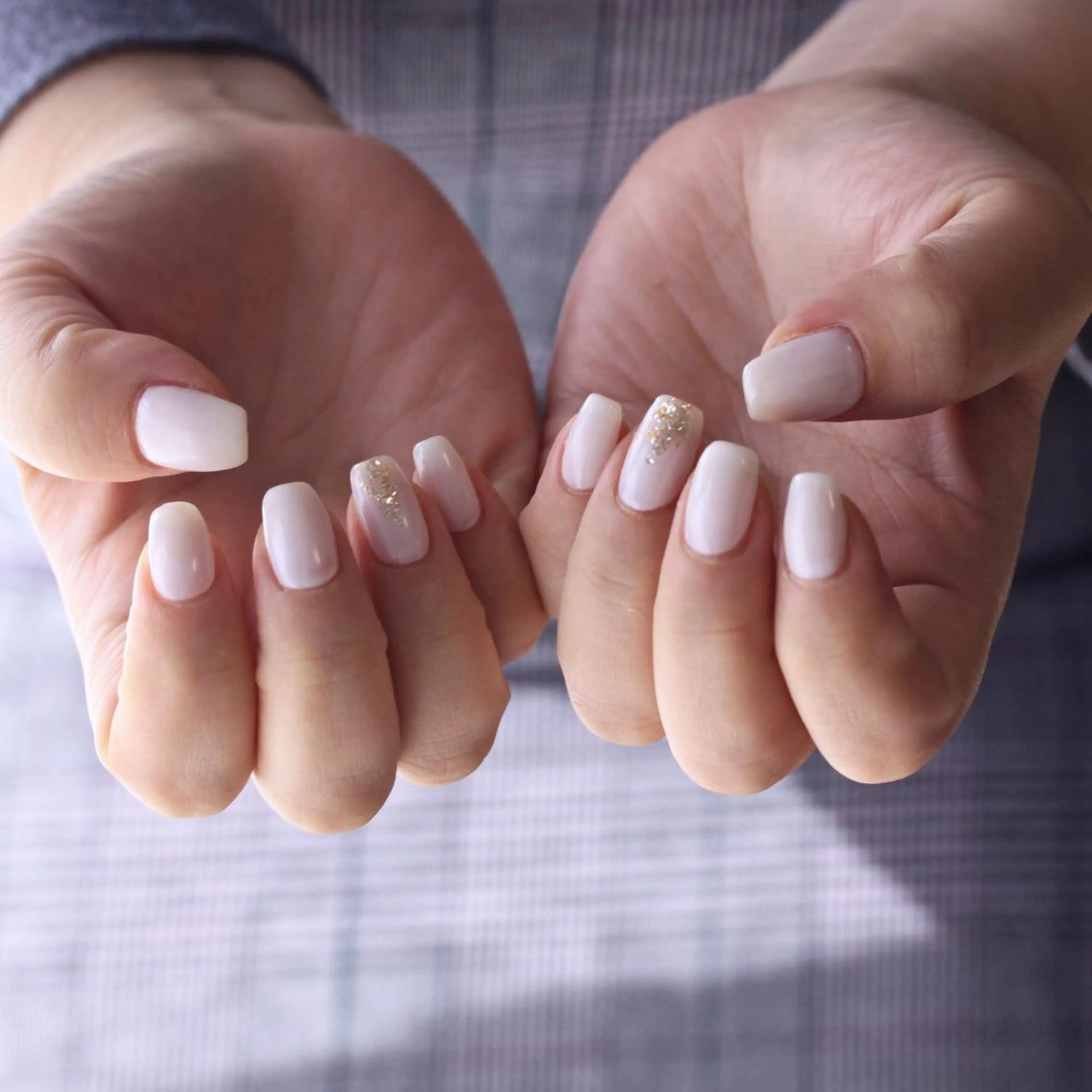 ネイル ホワイト ハンドネイル Elio所属・Elio 国泰寺のネイルデザイン