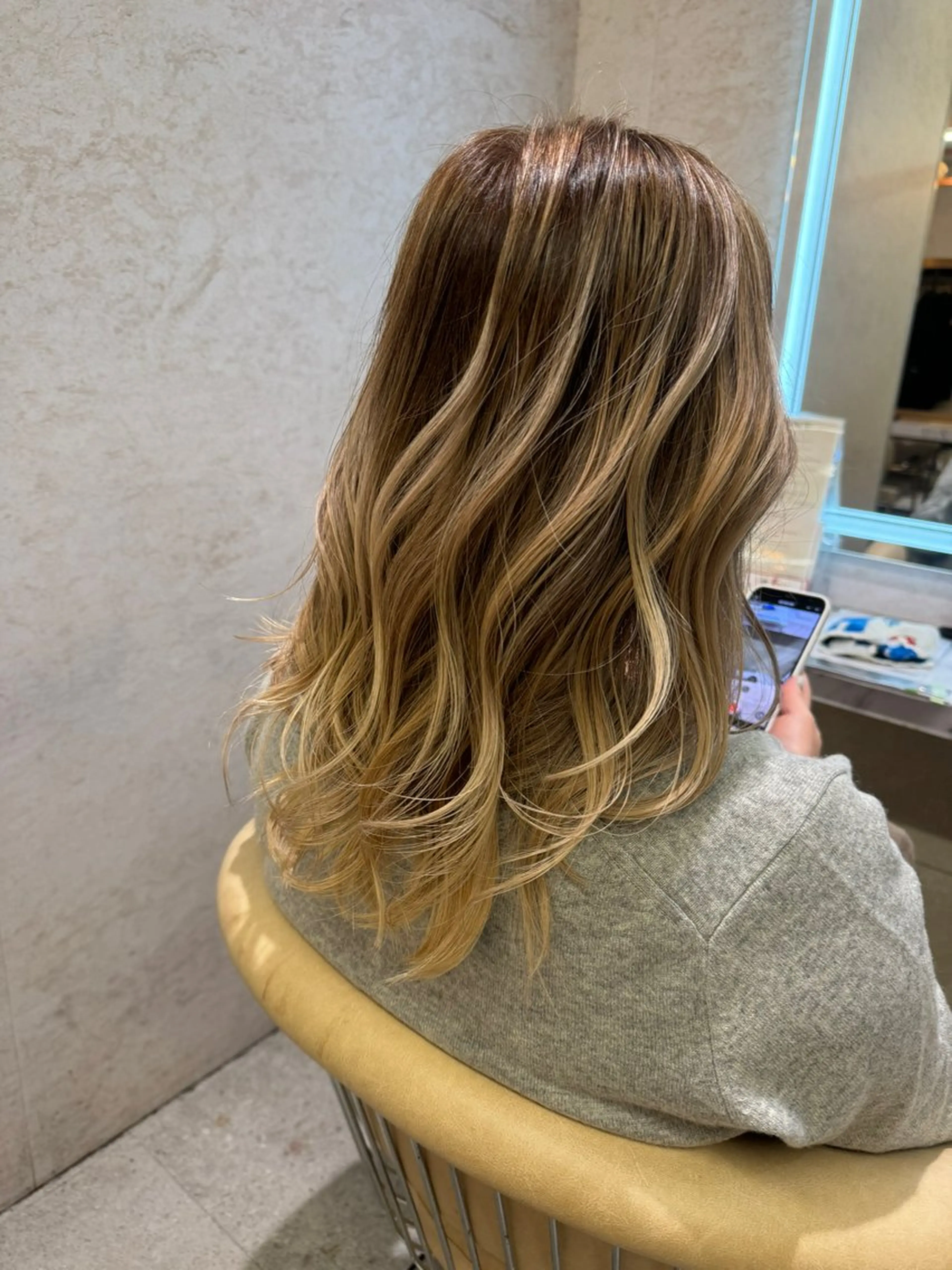 カラー amble luxe 伊畑優希のヘアスタイル