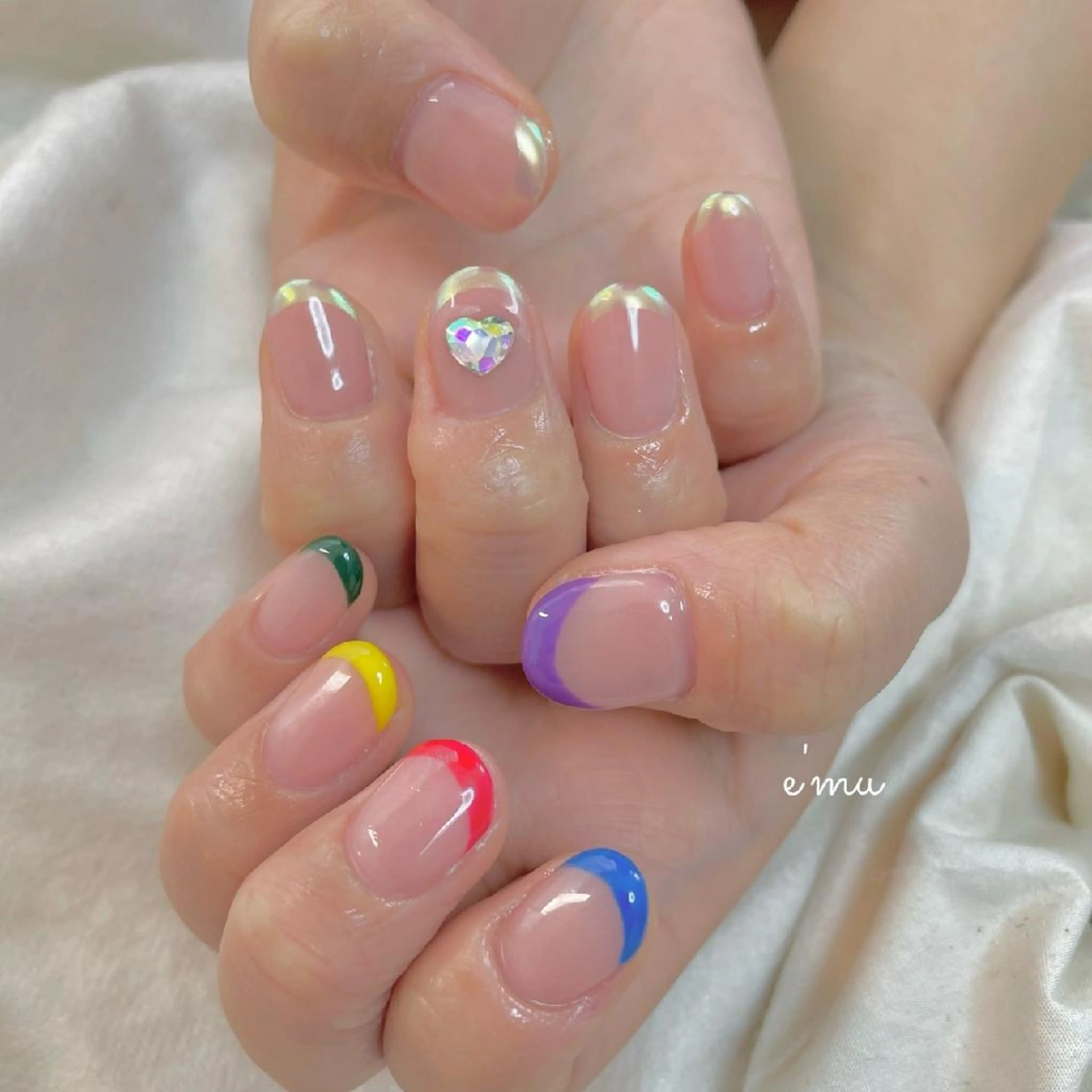 ネイル オーロラネイル フレンチネイル 春ネイル nail salon e'mu💐のネイルデザイン