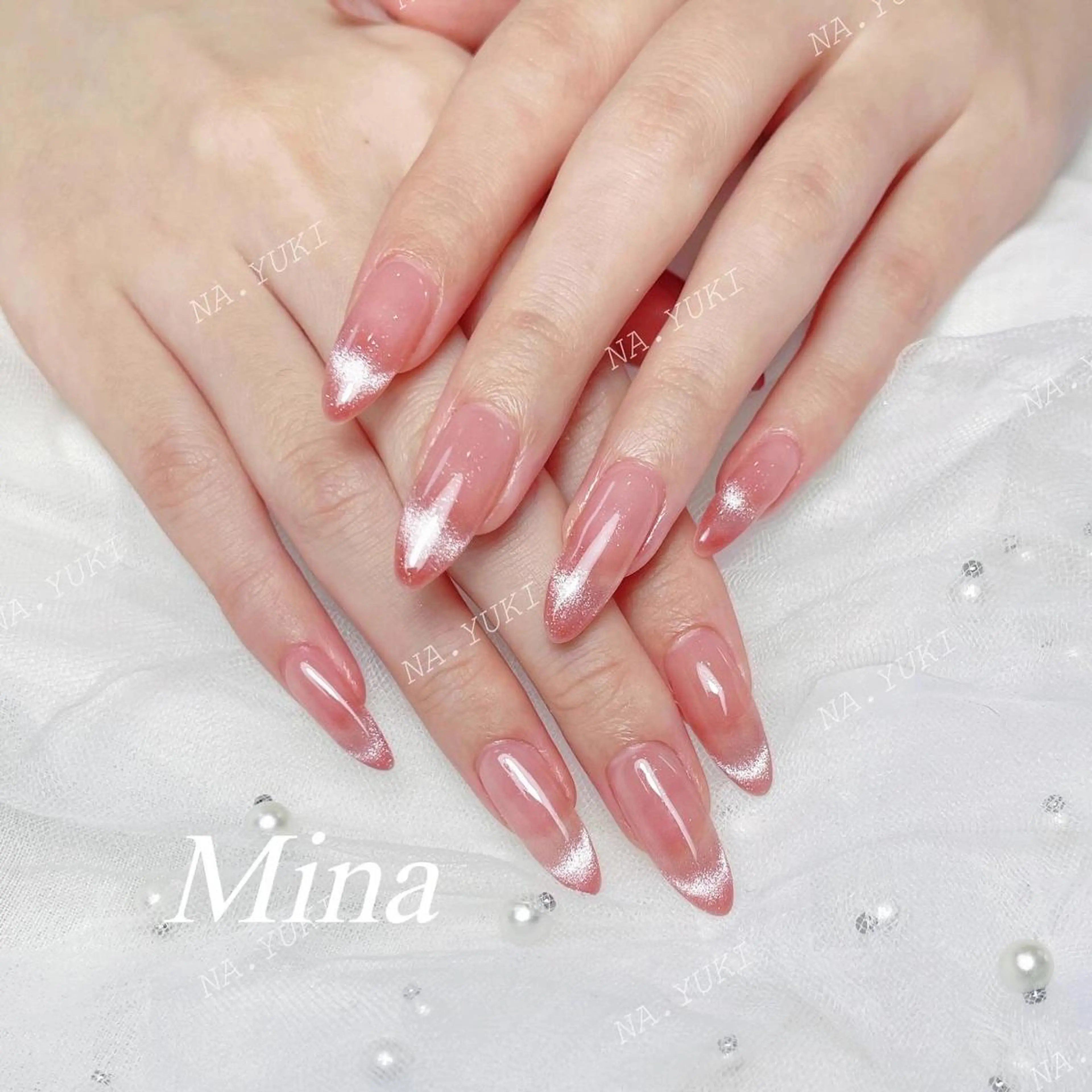 💅チップ長さだし＋マグネットフレンチ/ベイビーブーマー＋2個大きいパーツor10個ストーン9500の写真