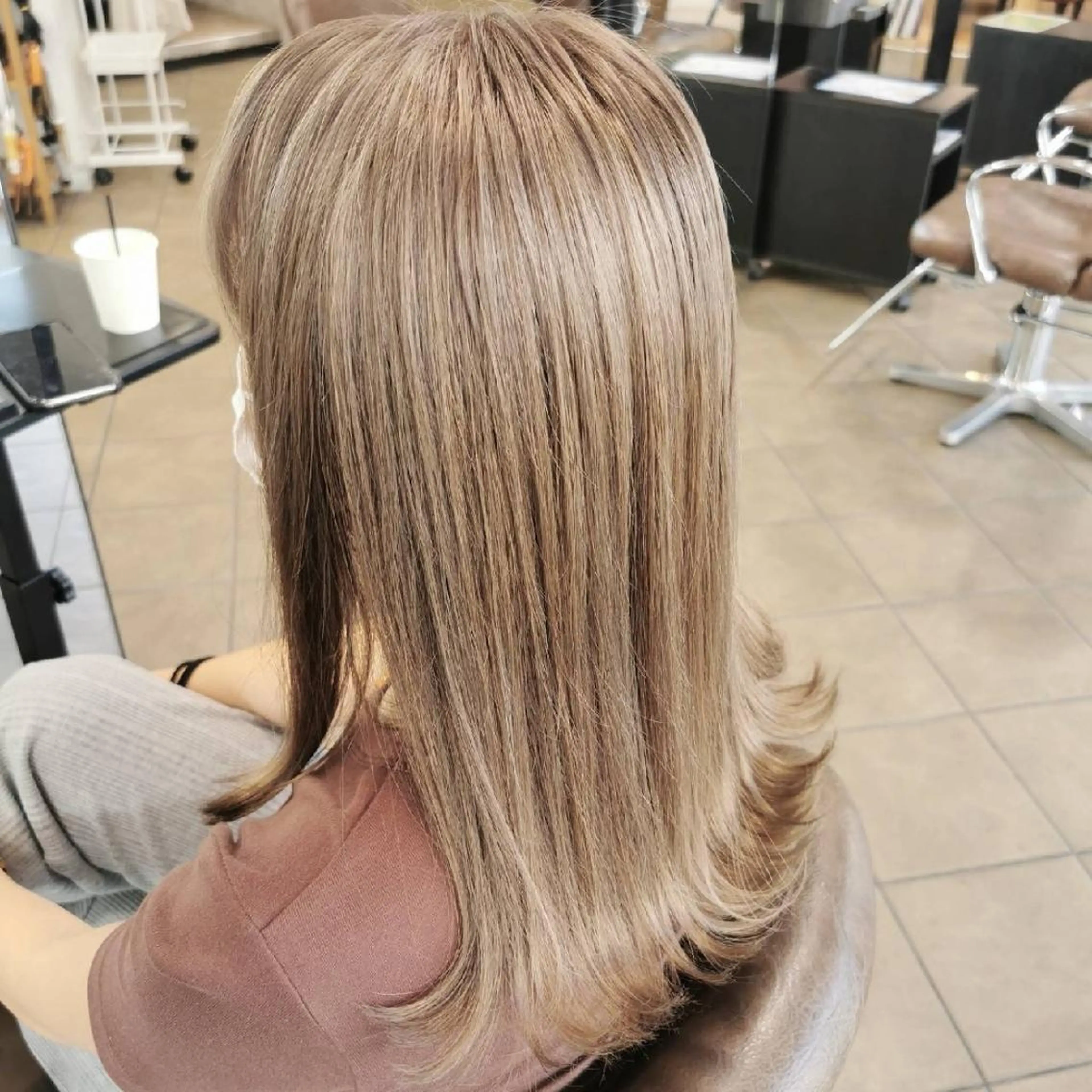 カラー ベージュカラー ミルクティーベージュ ヘアカラー Luisハイライト　 喜連瓜破、髪質改善のヘアスタイル