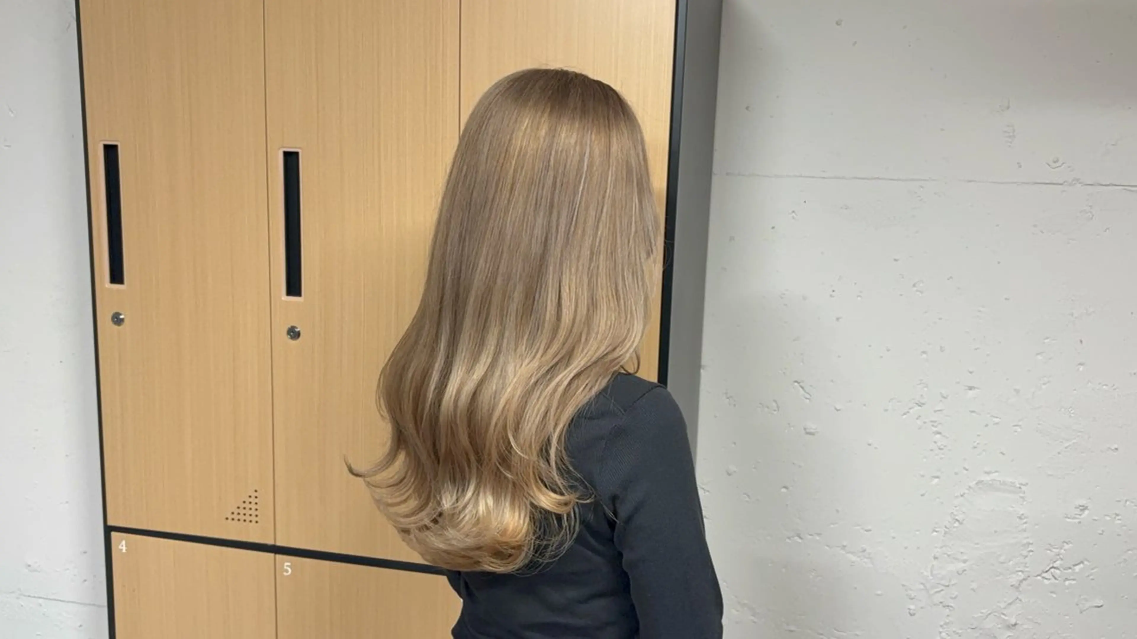 ロング ヘアカラー tokute 中野真咲🐺のヘアスタイル