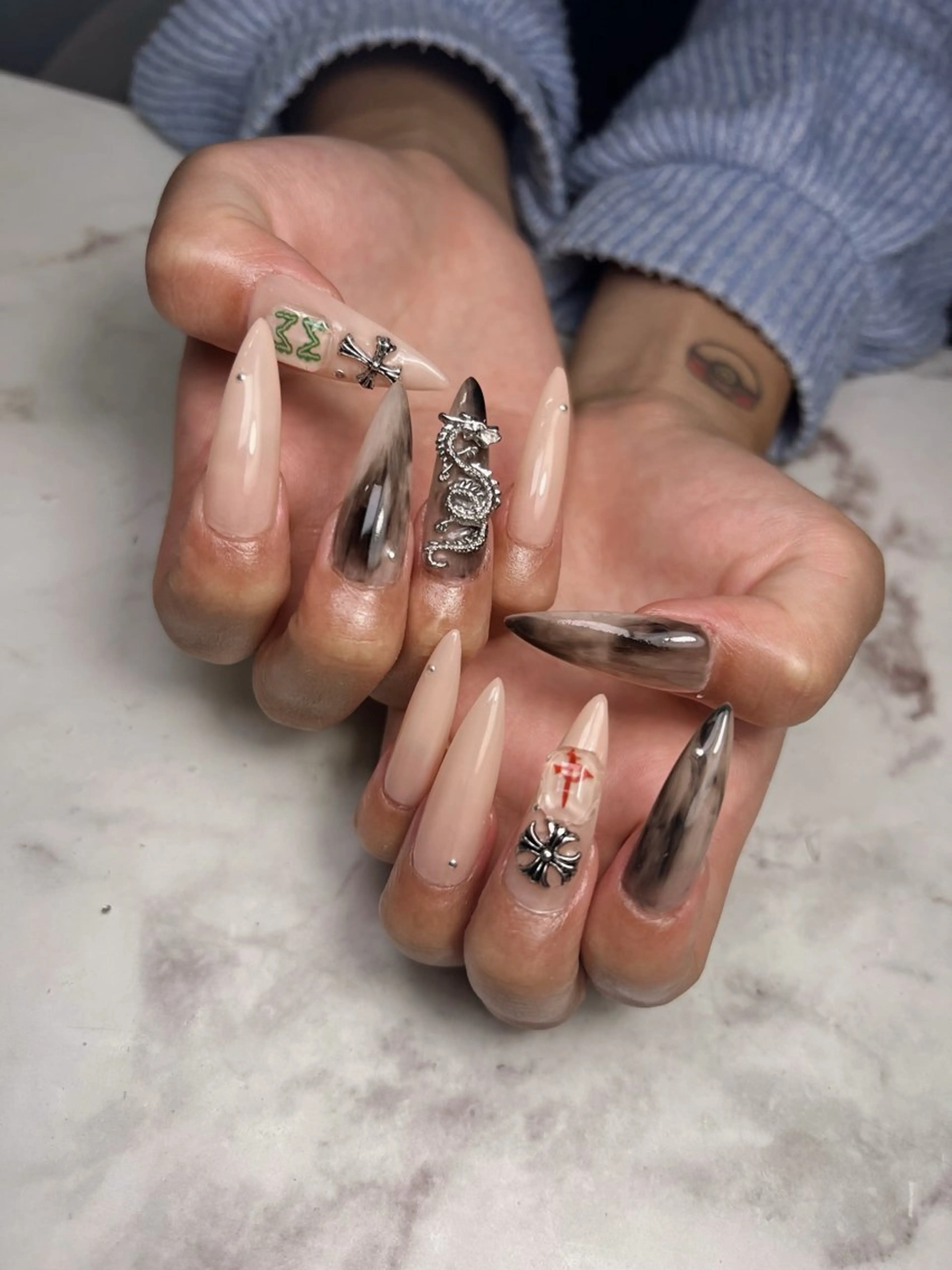 ネイル ハンドネイル Nail Salon L'arc所属・💊大阪/心斎橋 moni🧠のネイルデザイン