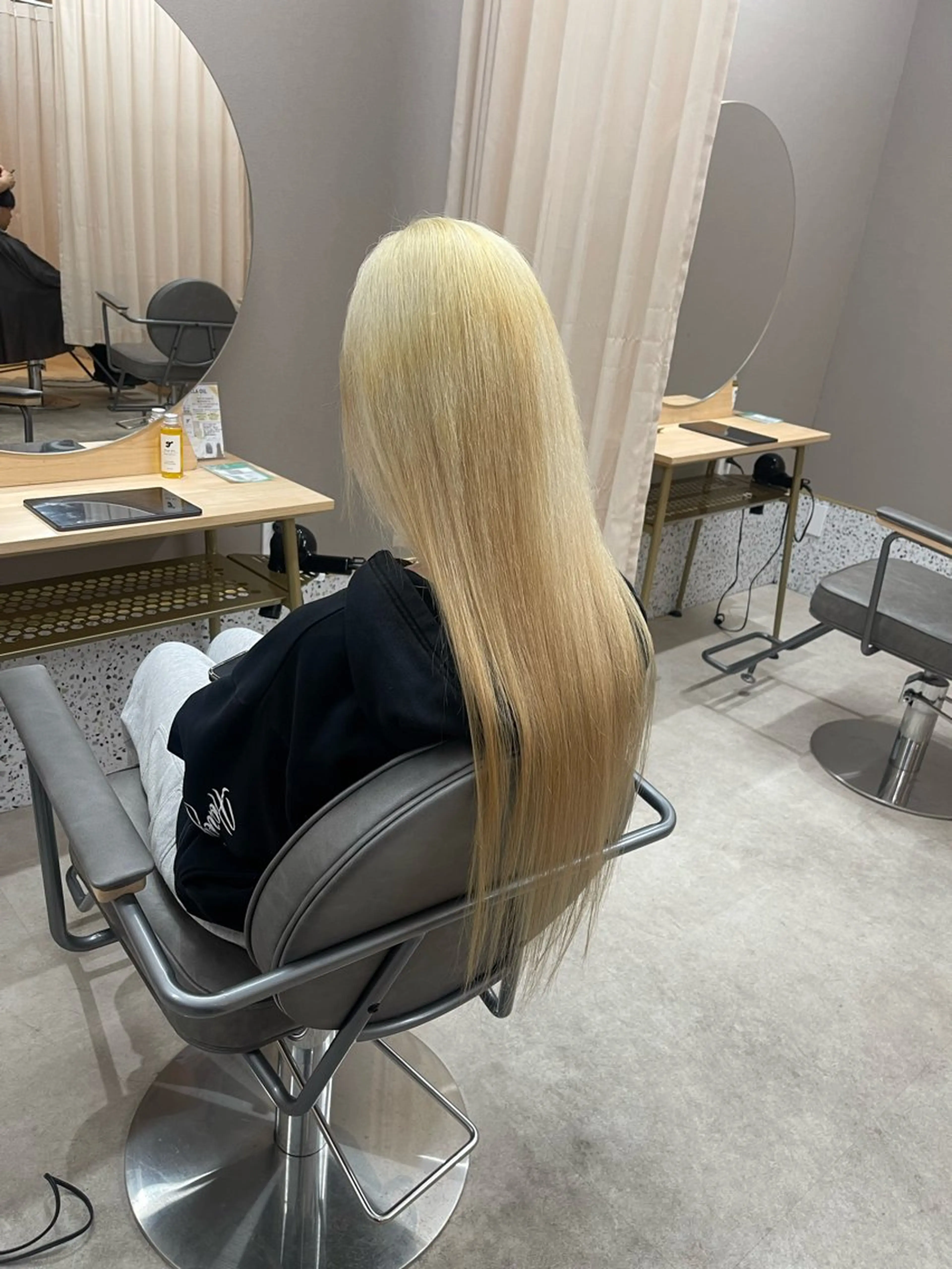 ロング ヘアカラー TELA HAIR 岩槻店所属・✨透明感カラー✨ 🌈ブリーチカラーのヘアスタイル