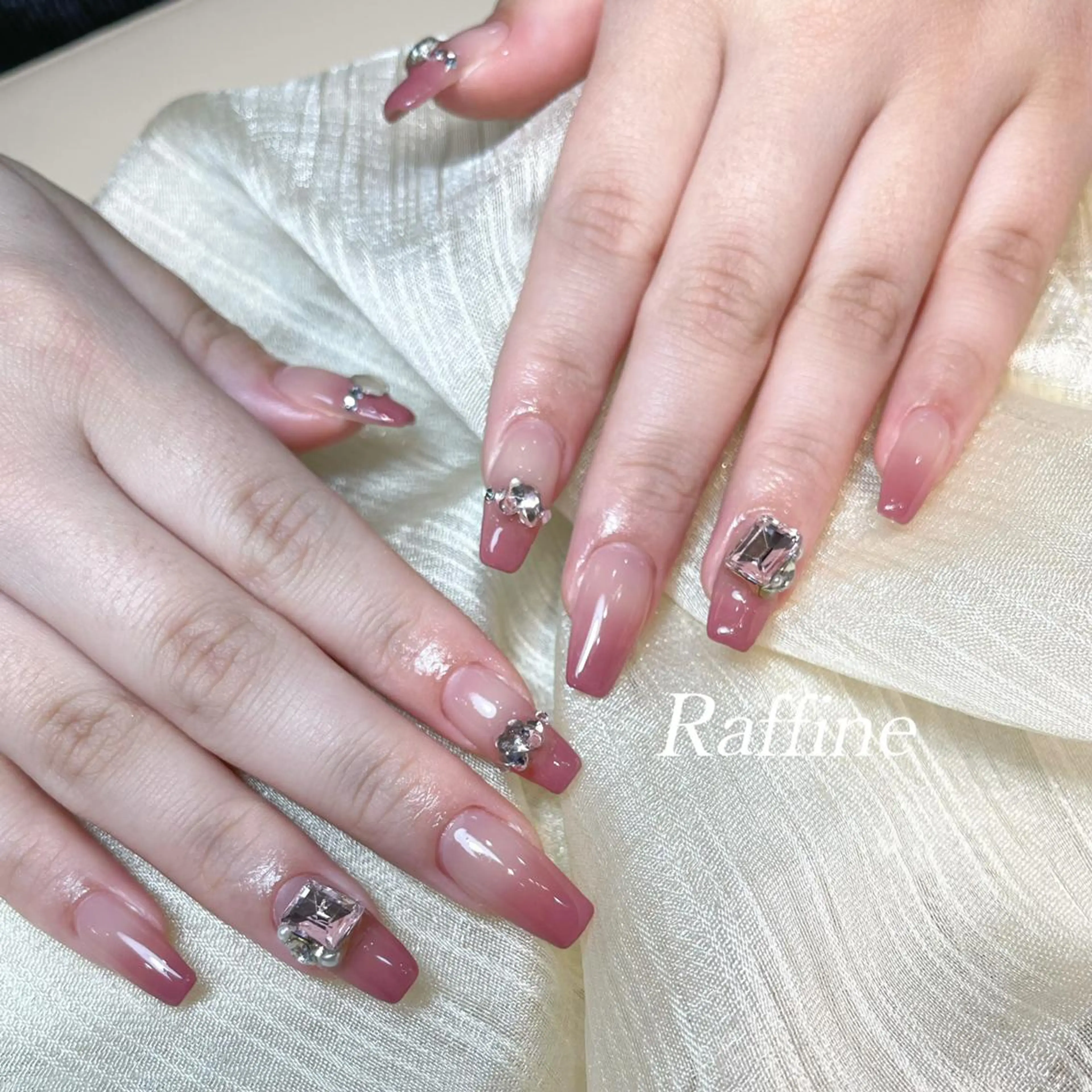 ネイル RAFFINE haru🦋🩵のネイルデザイン