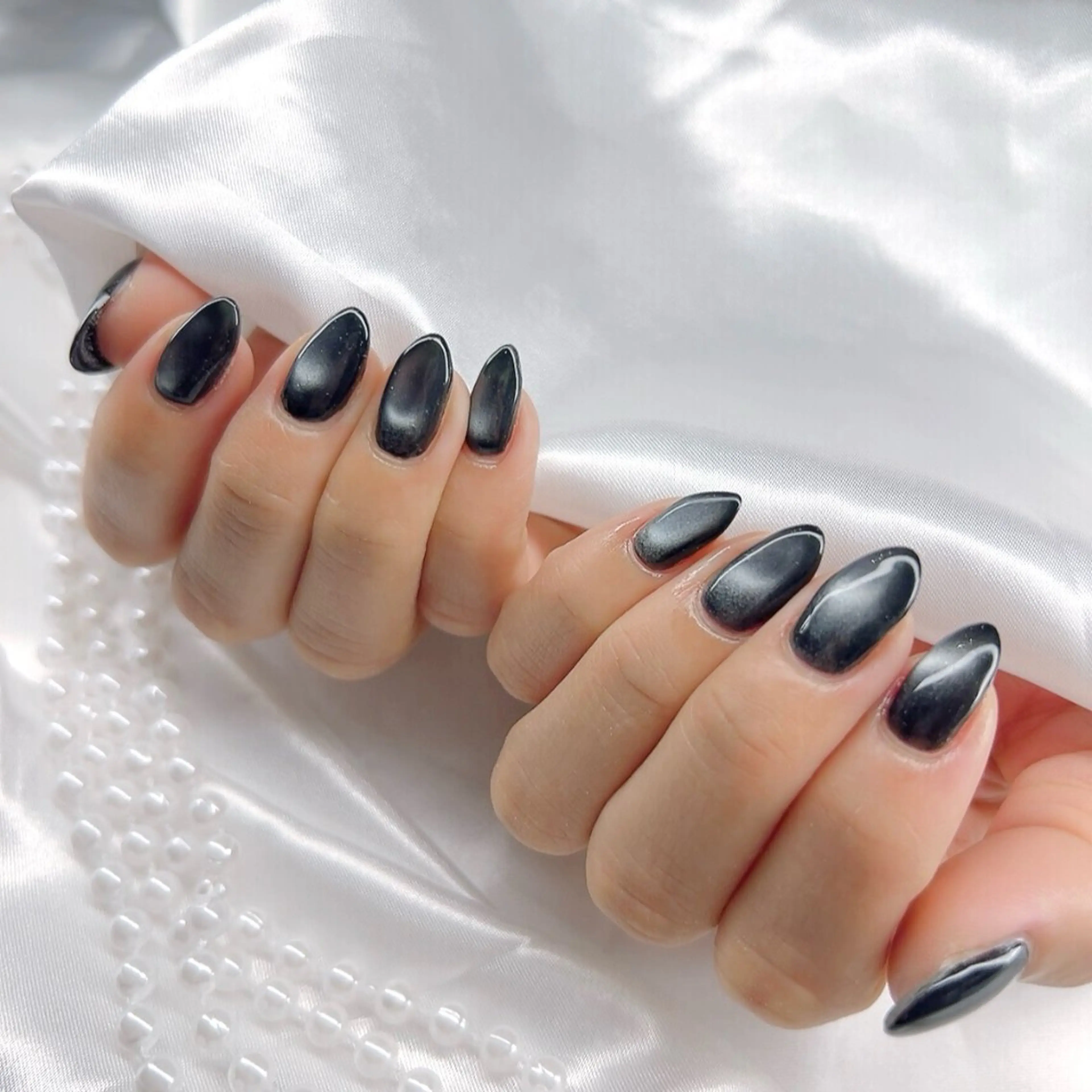 ネイル マグネットネイル ハンドネイル Charlie所属・Charlie 🖤のネイルデザイン