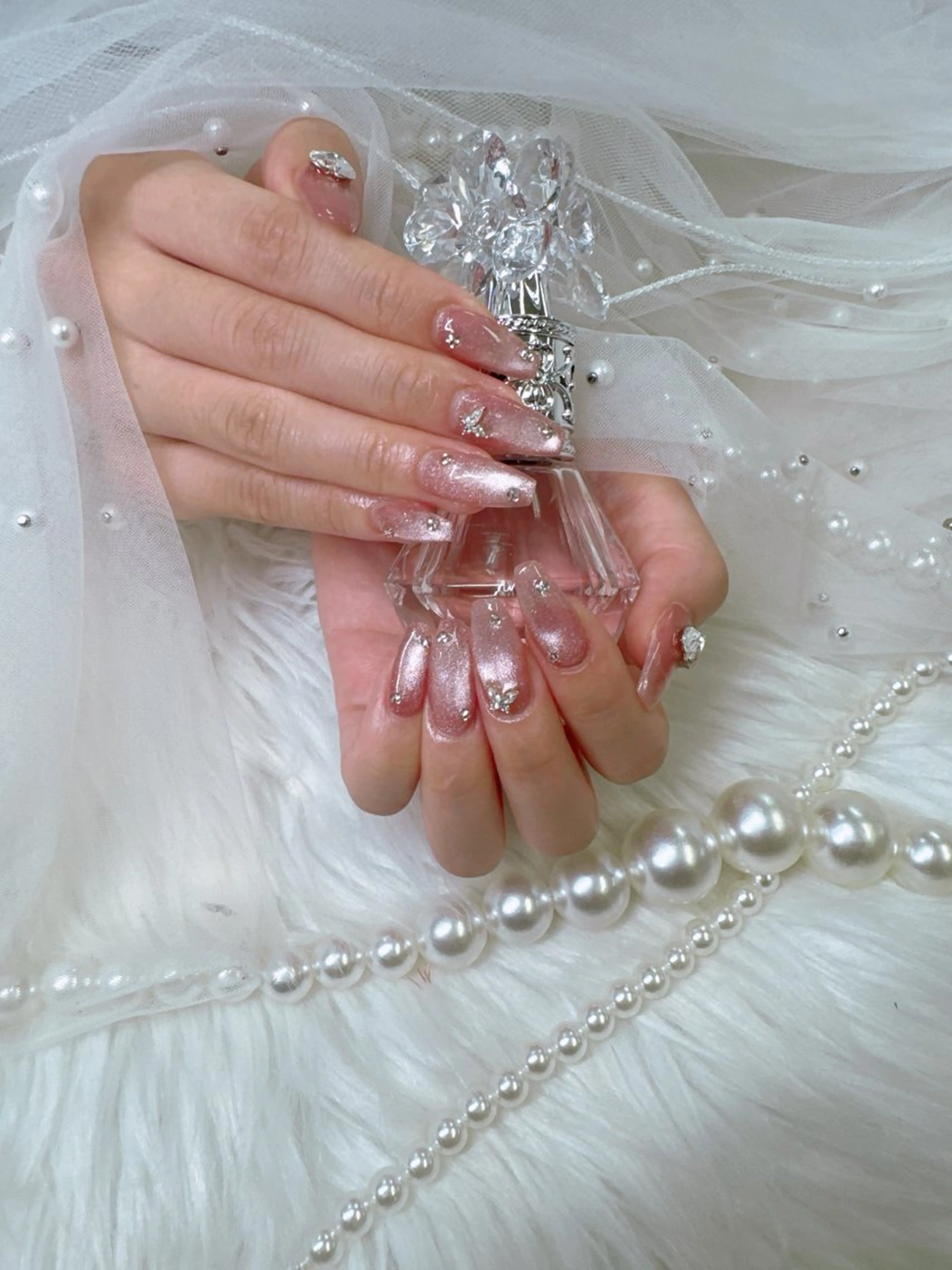 ネイル アートネイル ドット フレンチネイル ガラスフレンチ キラキラネイル ハンドネイル クイーンズネイル銀座所属・Queeens nailのネイルデザイン